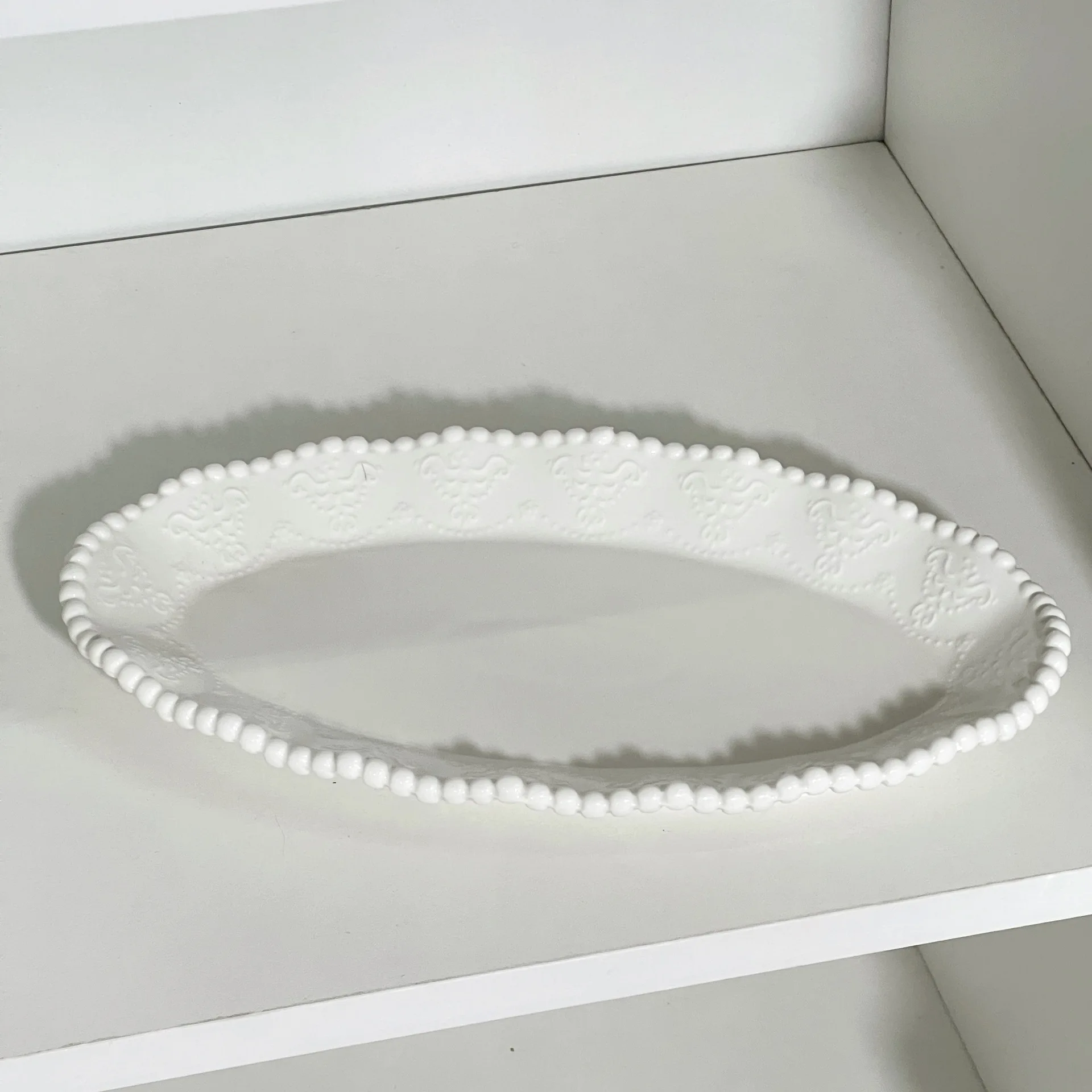 Wedding decoration ceramic white embossed flat plates porcelain bead plates for restaurants