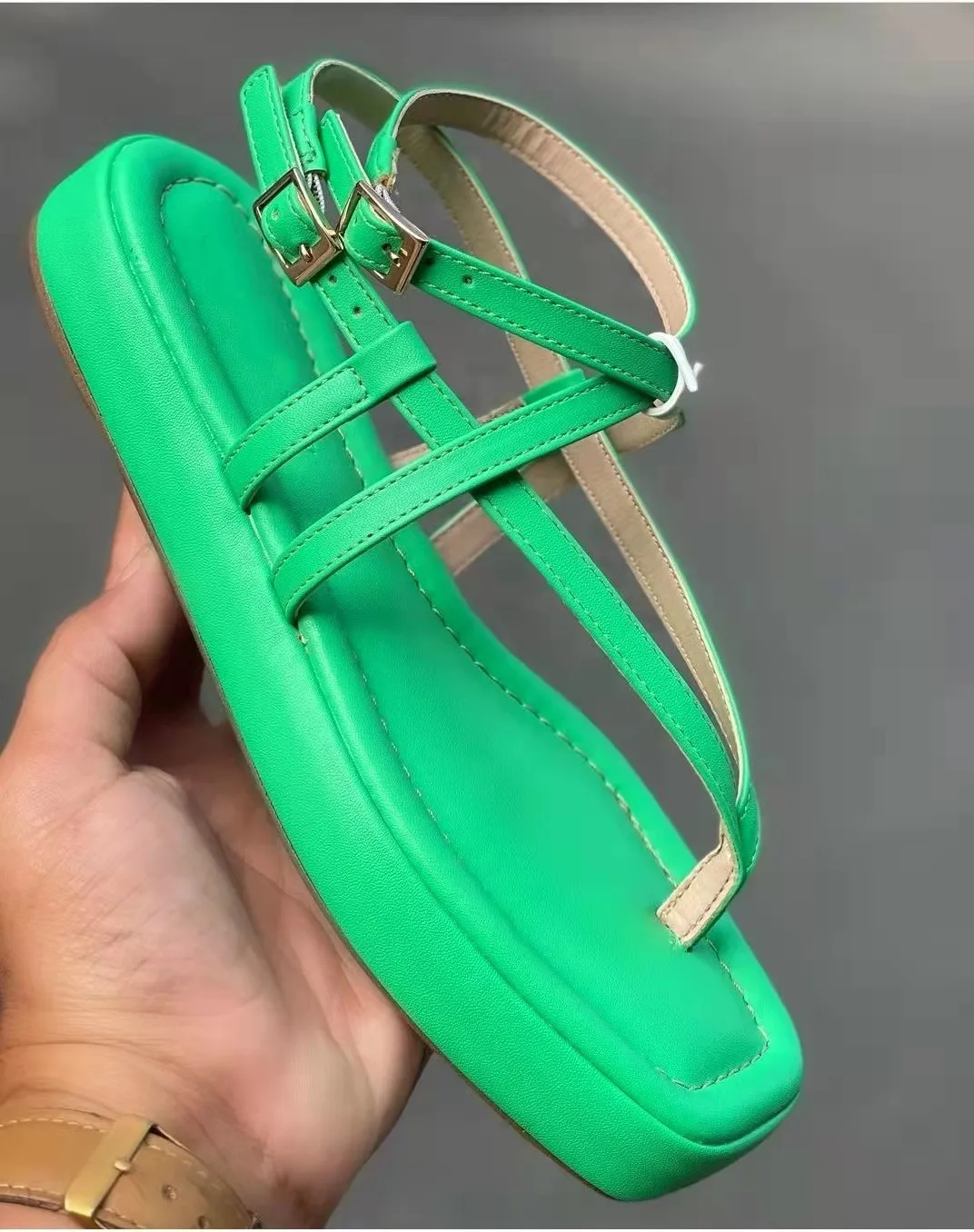 2022 Europe & American summer new ladies fashion hot sale solid color outdoor beach sandals slippers for women