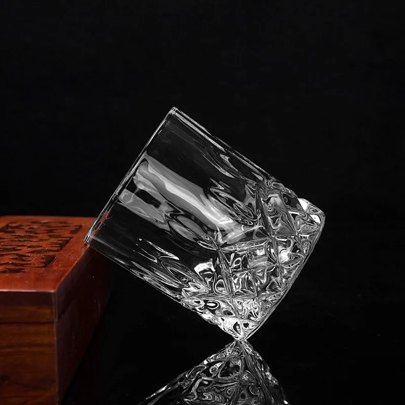 Wholesale old fashioned whiskey drinking glasses cup luxury diamond liquor glassware crystal whisky glass for bar