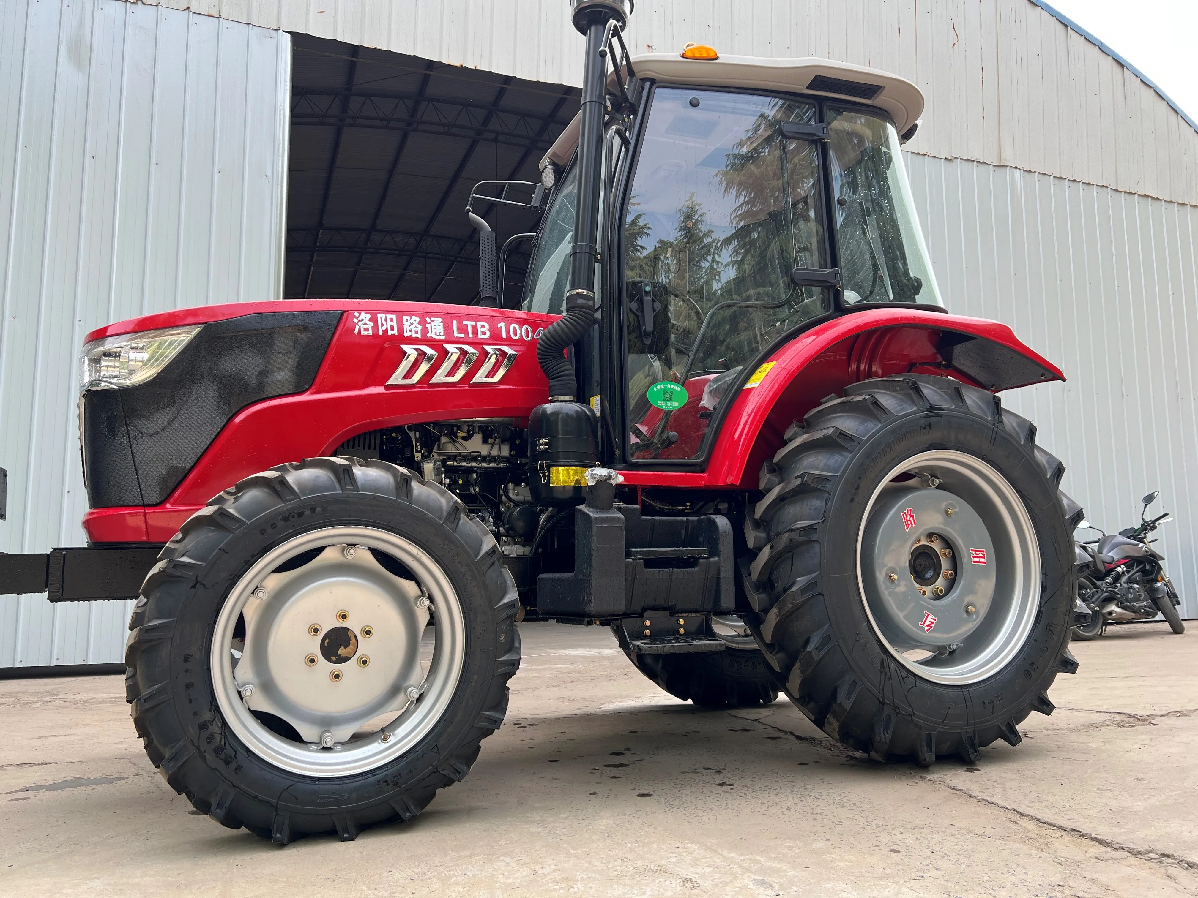 120hp China Top 10 Small Tracked Agricultural Tractor Mini Crawler Tractor For Farm Paddy