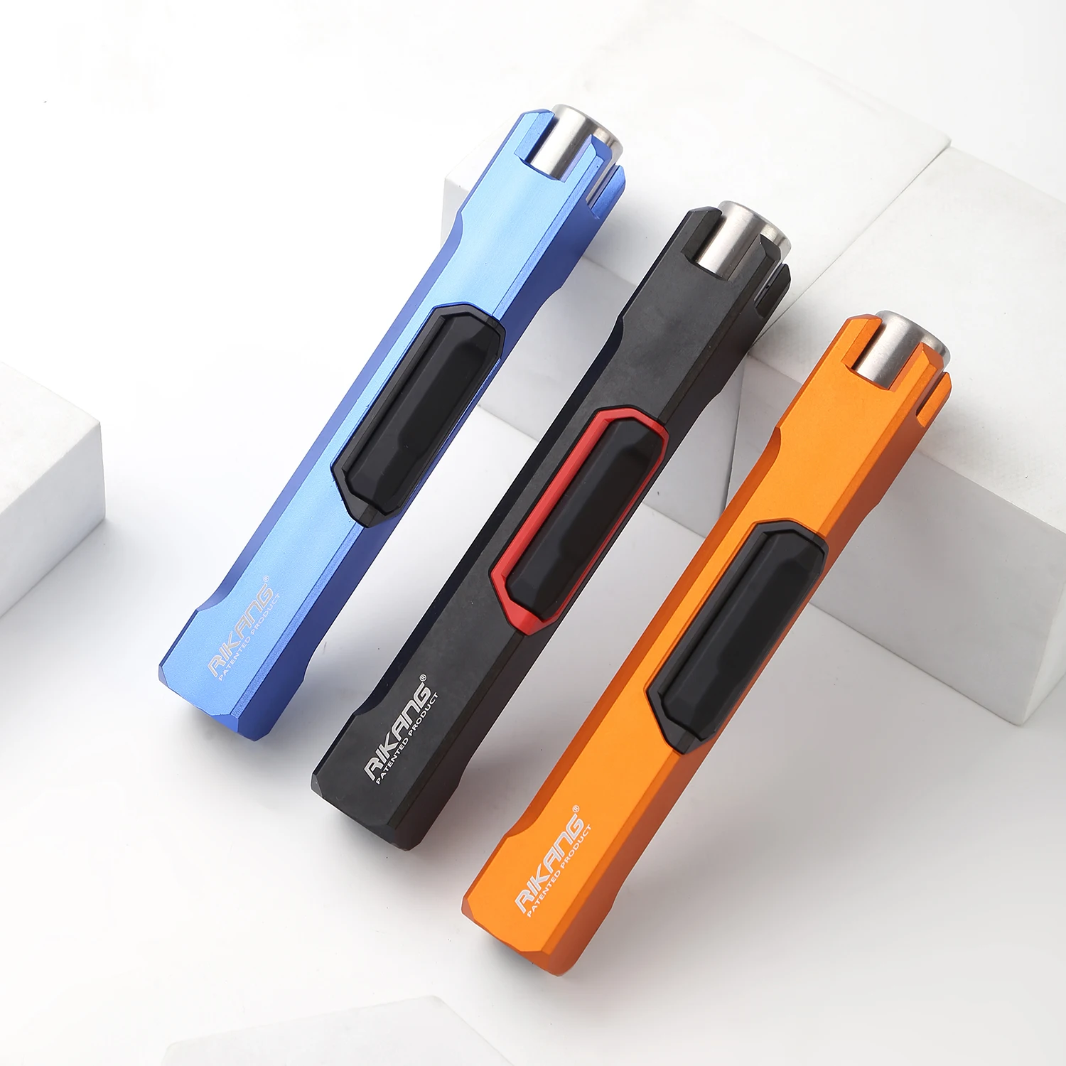 The latest style of pen ignition device can light cigarettes and be taken outdoors. Inflatable ignition device has high safety