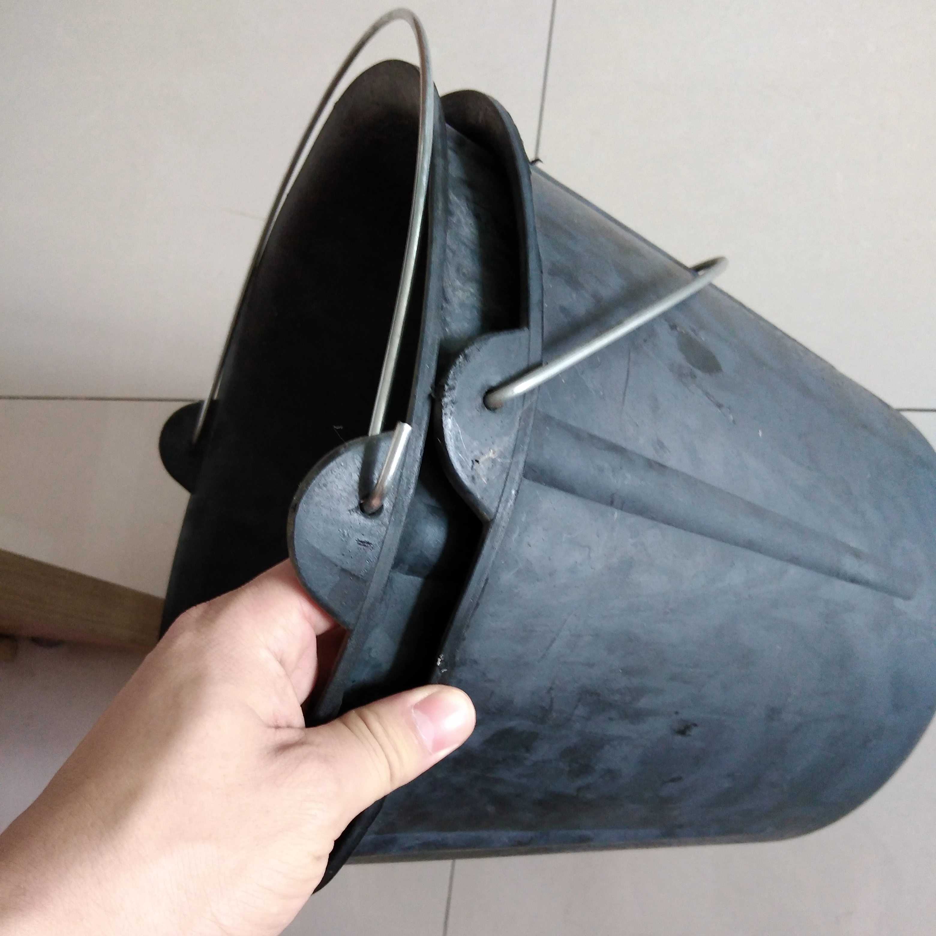 Poly (acrylic 10 L White plastic bucket 20 L Cement barrels