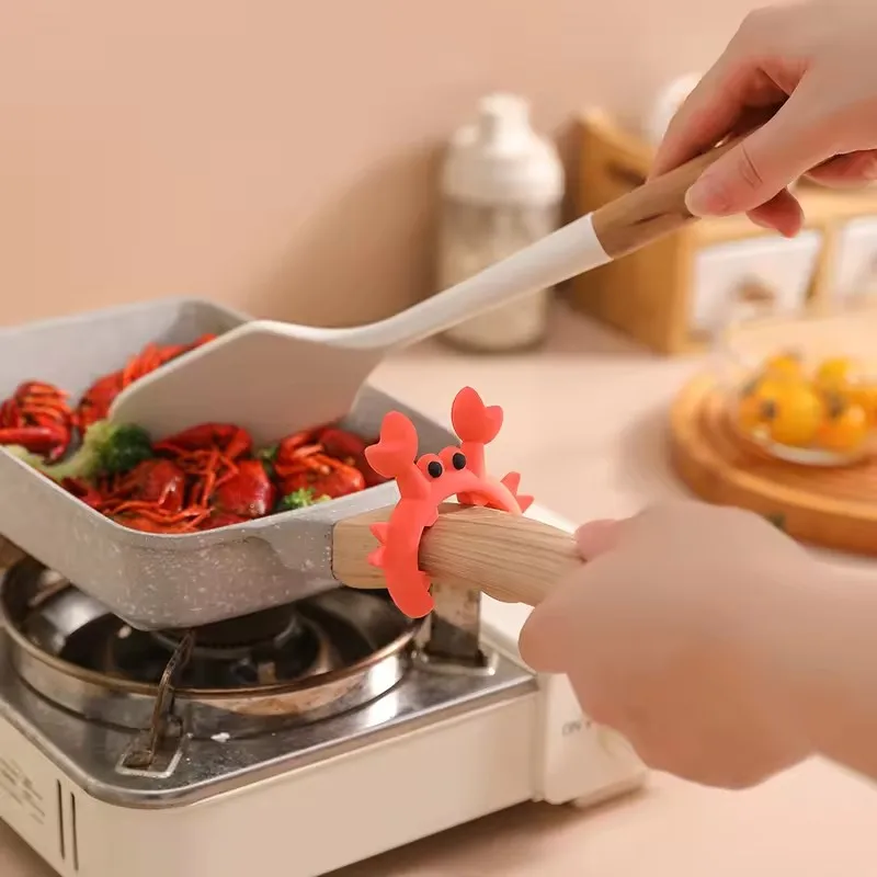 Home Kitchen Use Crab Shape Silicone Spatula Rack and Soup Spoon Holder Pot Edge Clip Anti-Overspill Rack
