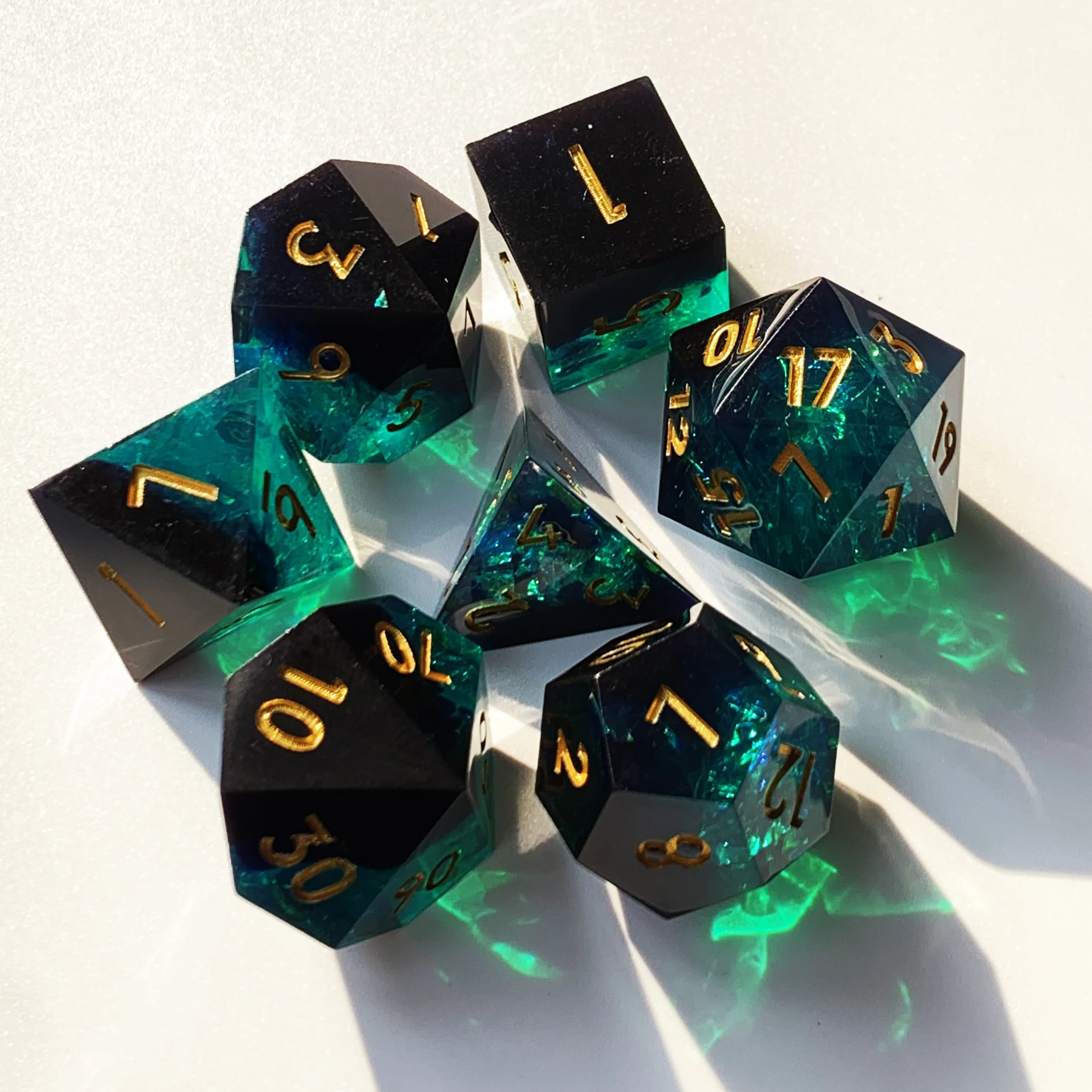 Dnd Polyhedral Customized Logo Dice Rpg Die Set Resin Sharp-edgedDungeons And Dragons Dice Set