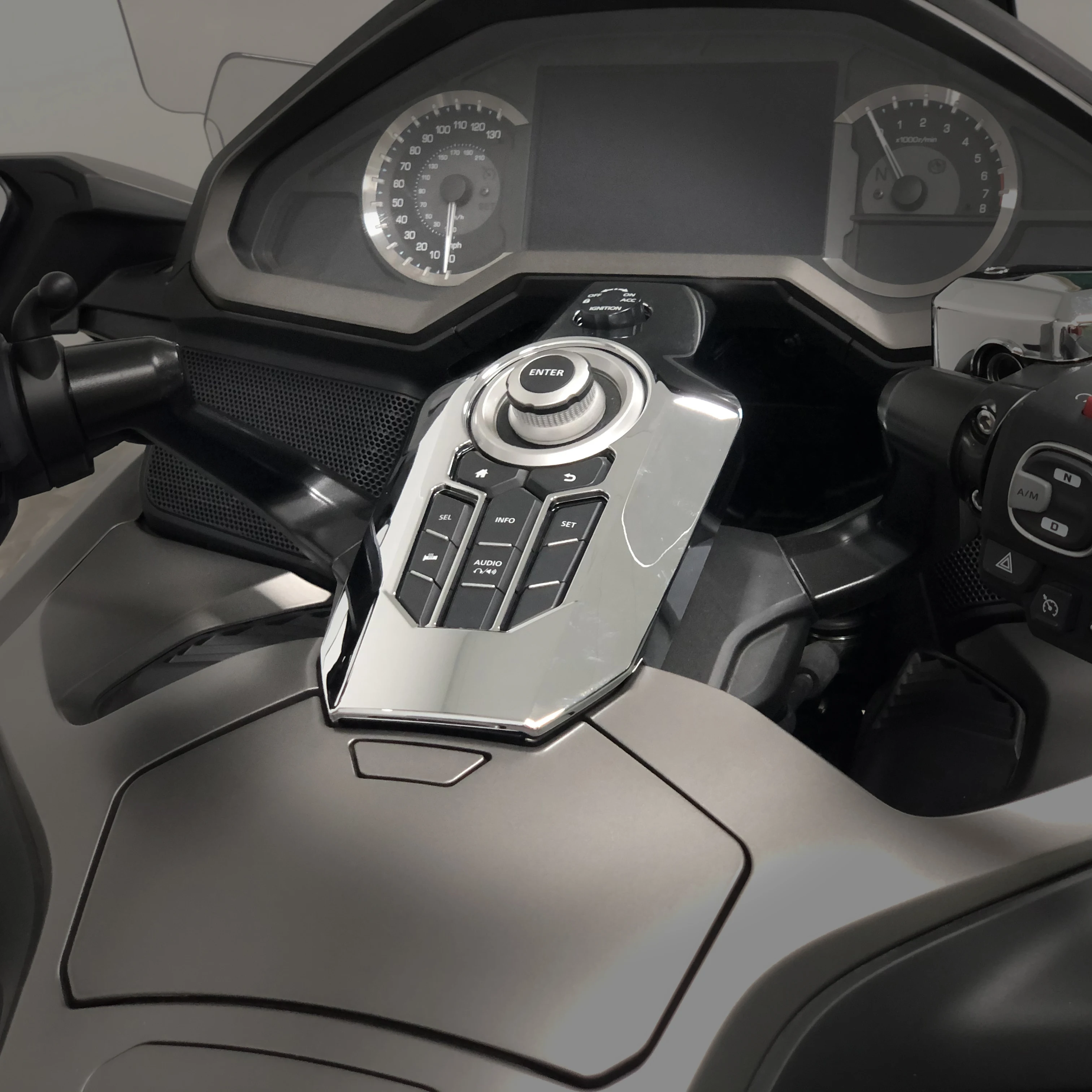 
 Крышка панели переключателя центральной консоли мотоцикла хромированная отделка для HONDA GoldWing Tour DCT подушка безопасности GL1800 F6B GL 1800 2018 2019 2020  