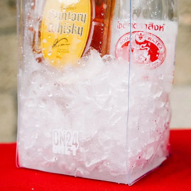 Customized Logo Ins Popular Cool PVC Drinks Bottle Wine Bag Cooler Transparent Ice Bag with Round Handle