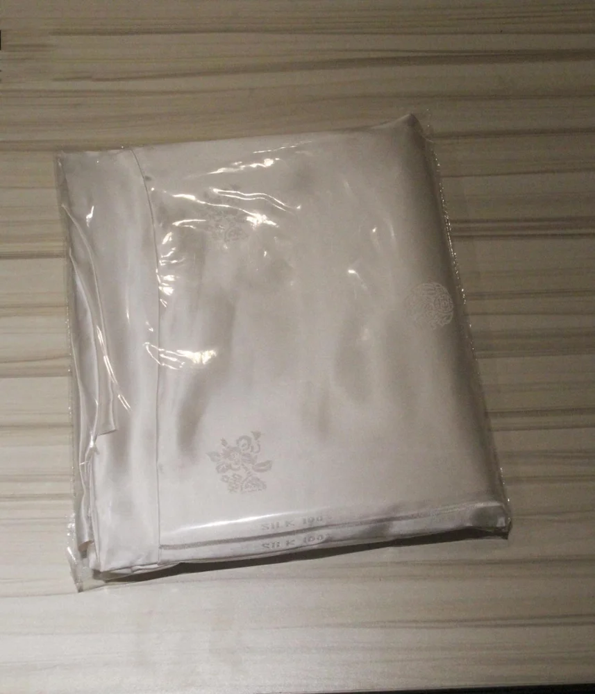 
China silk fabric supplier wholesale Marigold Fragrant Crepe 33% silk material white plain silk fabric 