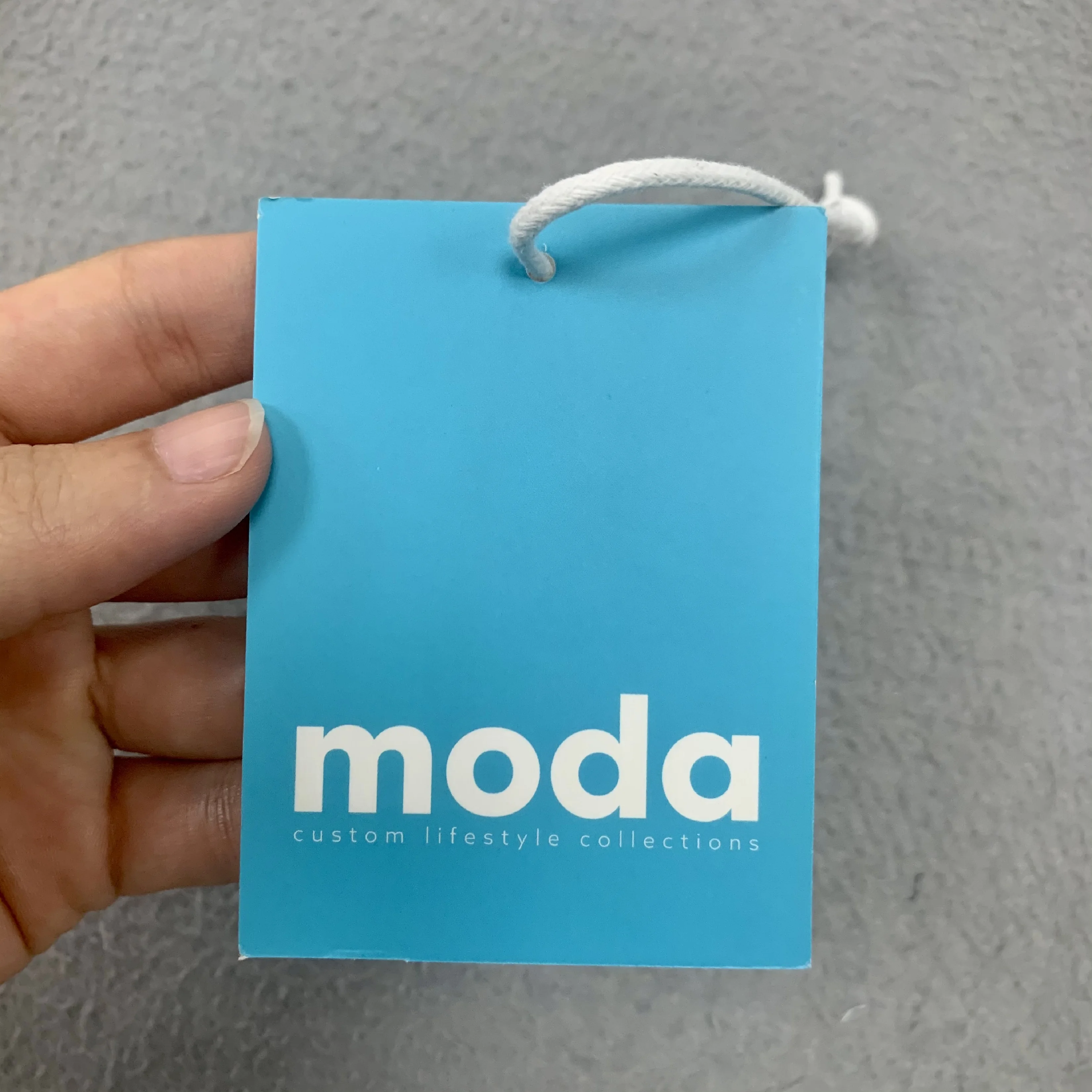 Custom brand logo hangtag specialty paper clothing hang tag elastic string for bottle gift hanging tag