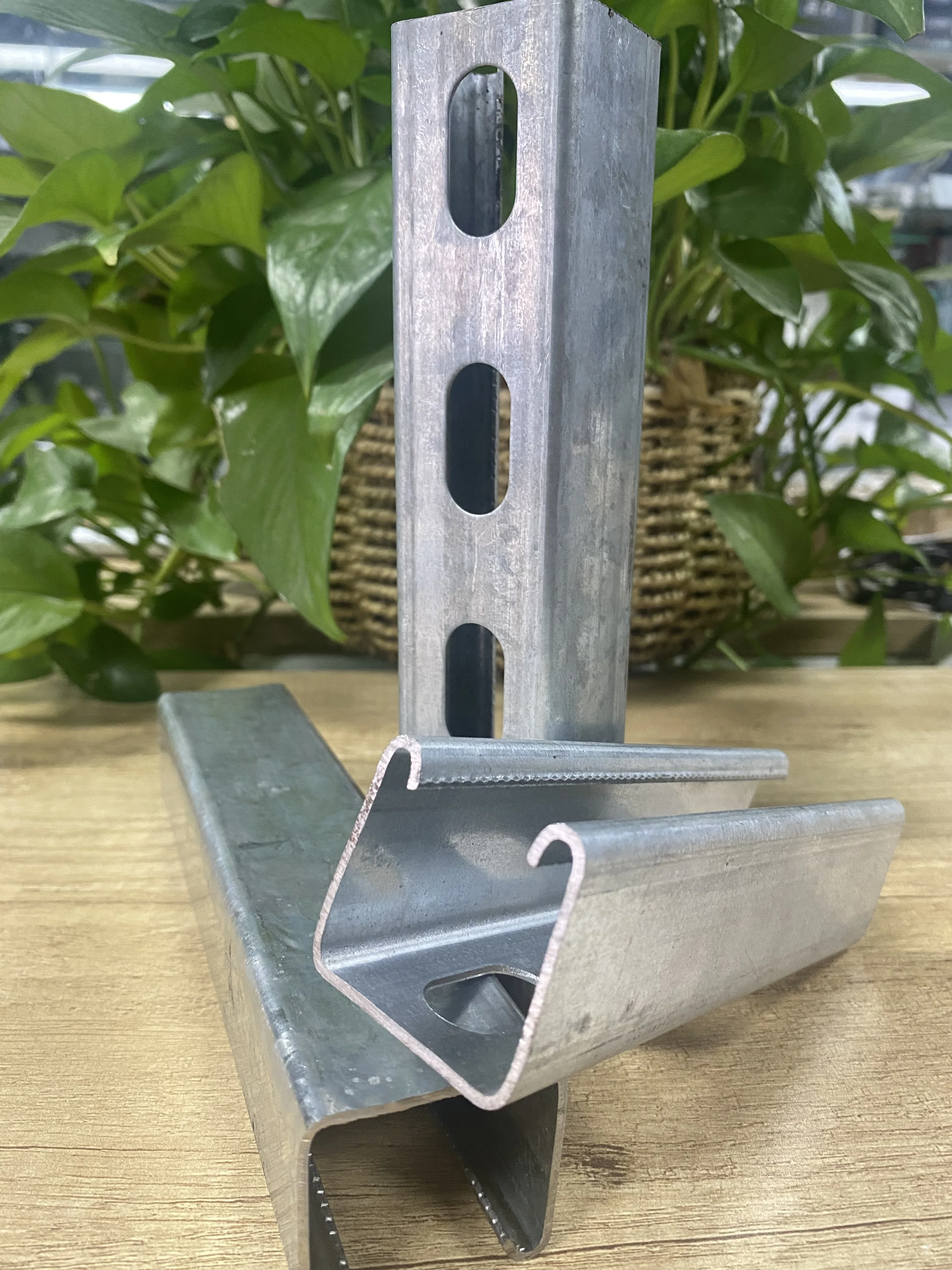 Steel C Channel Bracket 41x41X2.5 Pre-galvanized Unistrut seismic bracing/seismic bracket