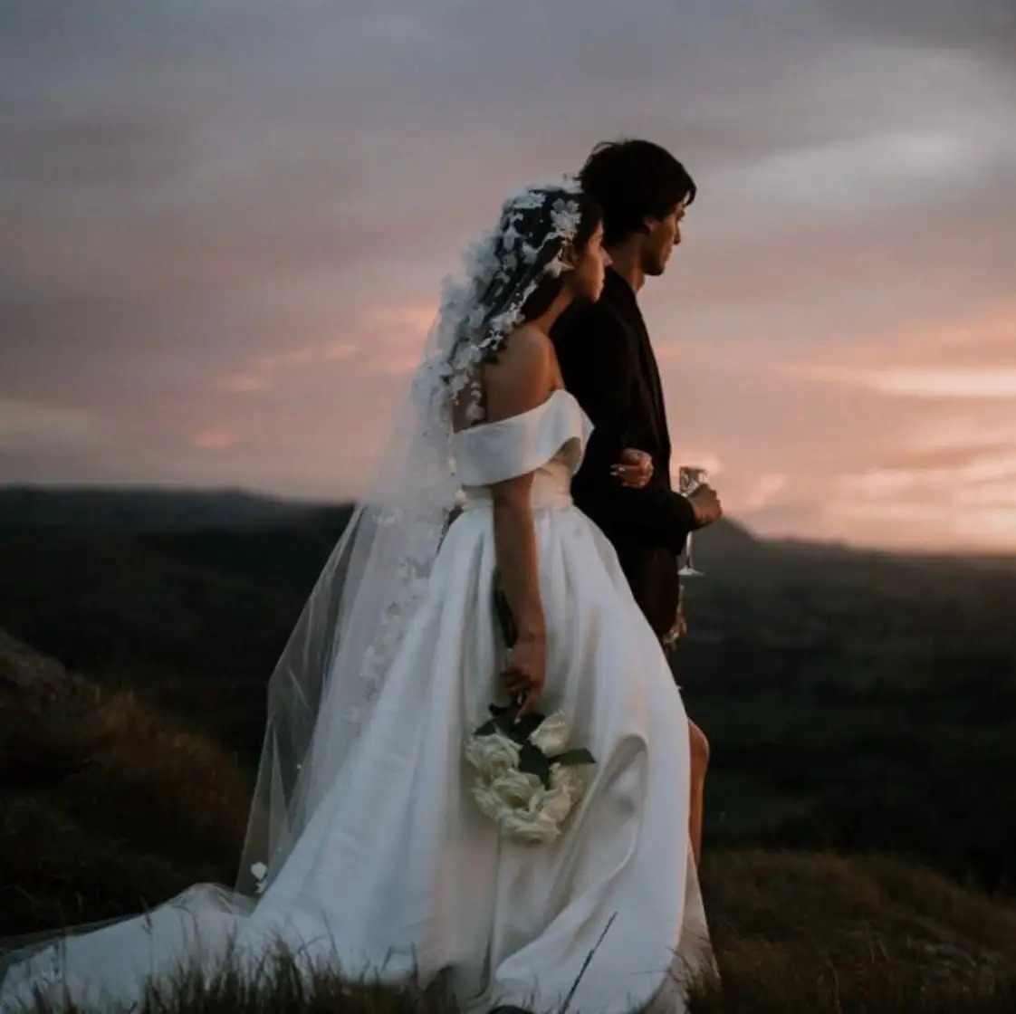 2022  3D Lace flowers applique pearls beading One Layer  White long Wedding bridal Veils