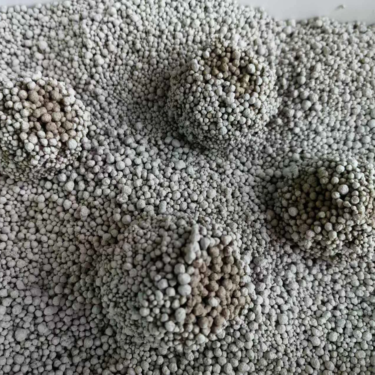 Oem Wholesale Bulk Premium Dust Free Organic Volcano Cat Litter Natural Clumping Clay Bentonite Cat Litter Sand