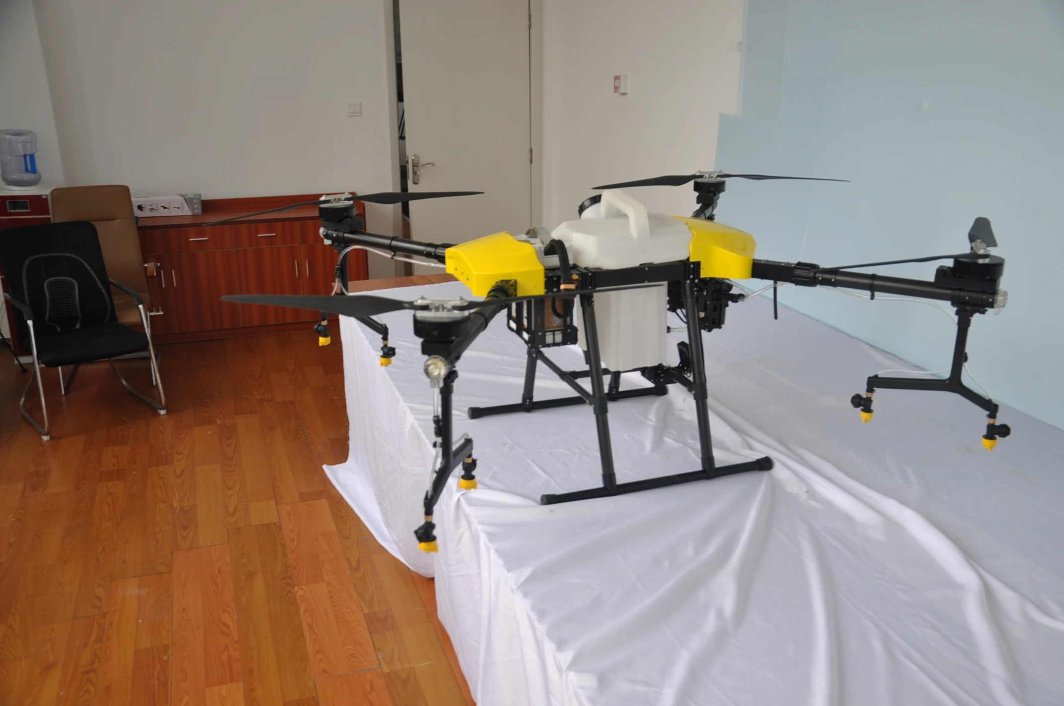 16 liters high efficient and effective drone agriculture sprayer aircraft pulverizador agricola