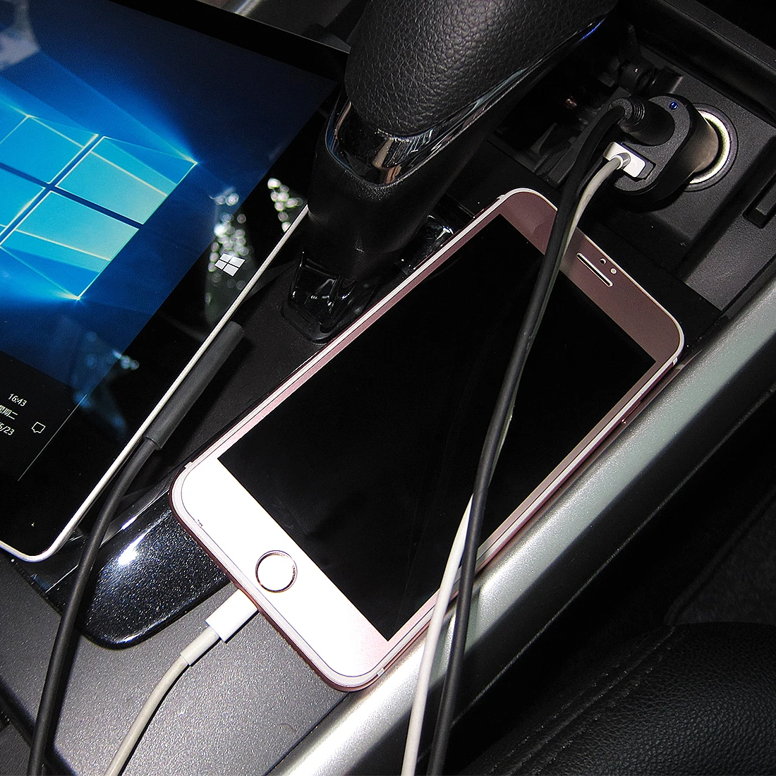 Поверхность автомобильное зарядное устройство с 2 0 USB порт 36W 12V 2.58A адаптер