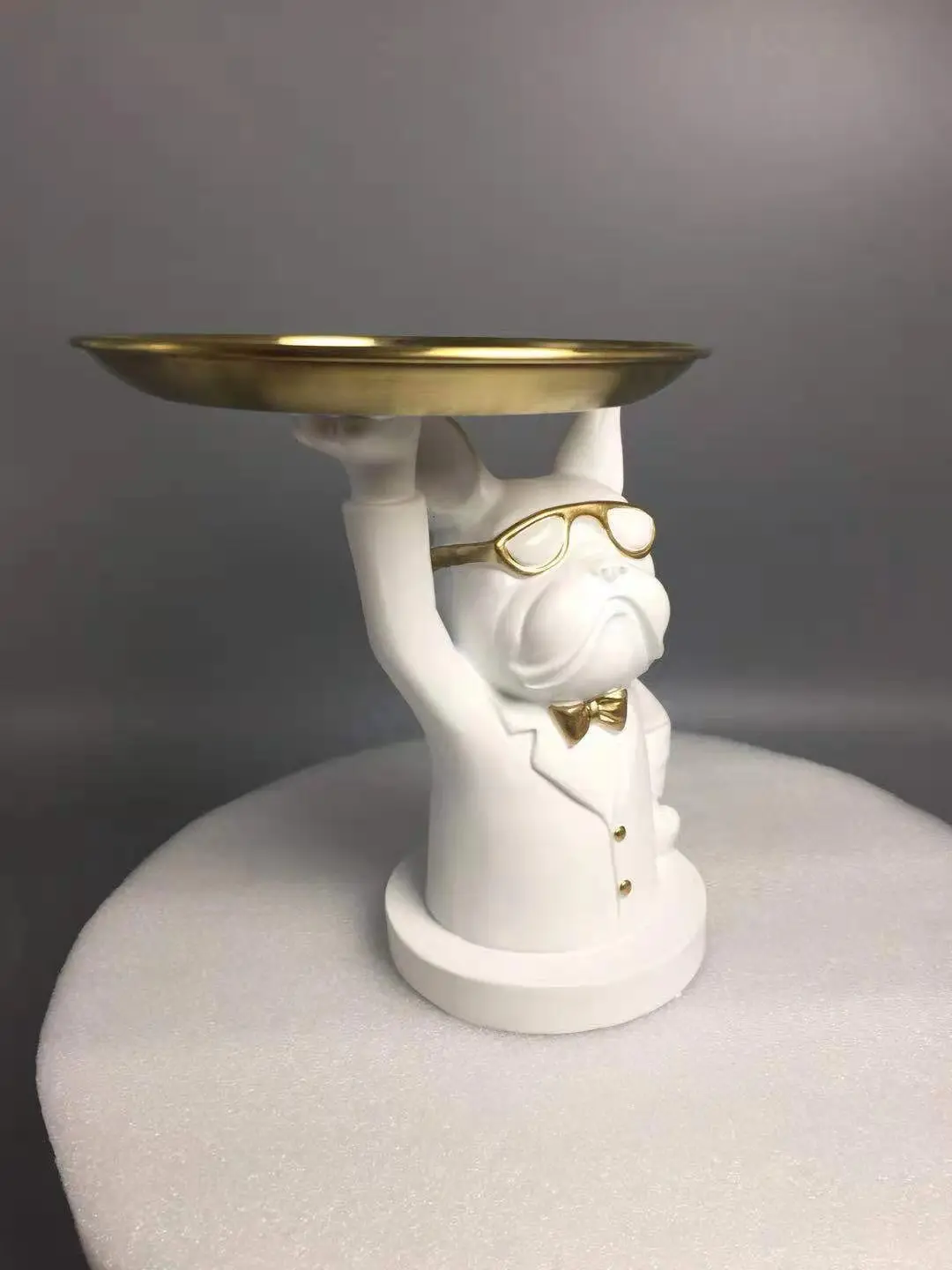 HOT SELLING POLYRESIN CUTE ANIMAL BULLDOG HOLDING CANDY KEYT METAL PLATE HOUSE DECORATIVE STATUE HOLIDAY GIVEAWAY GIFT TOY DOLL