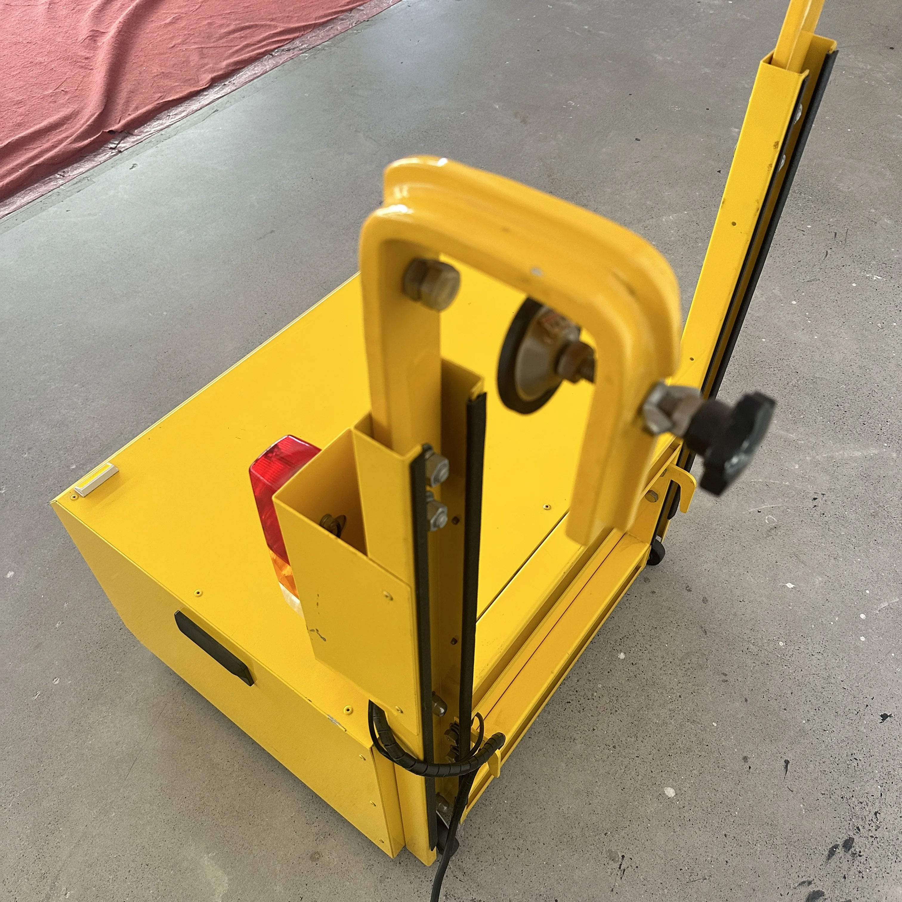 Customized metal aluminum Truck Mounted Attenuator Shock Energy Absorber Attenuator Pad