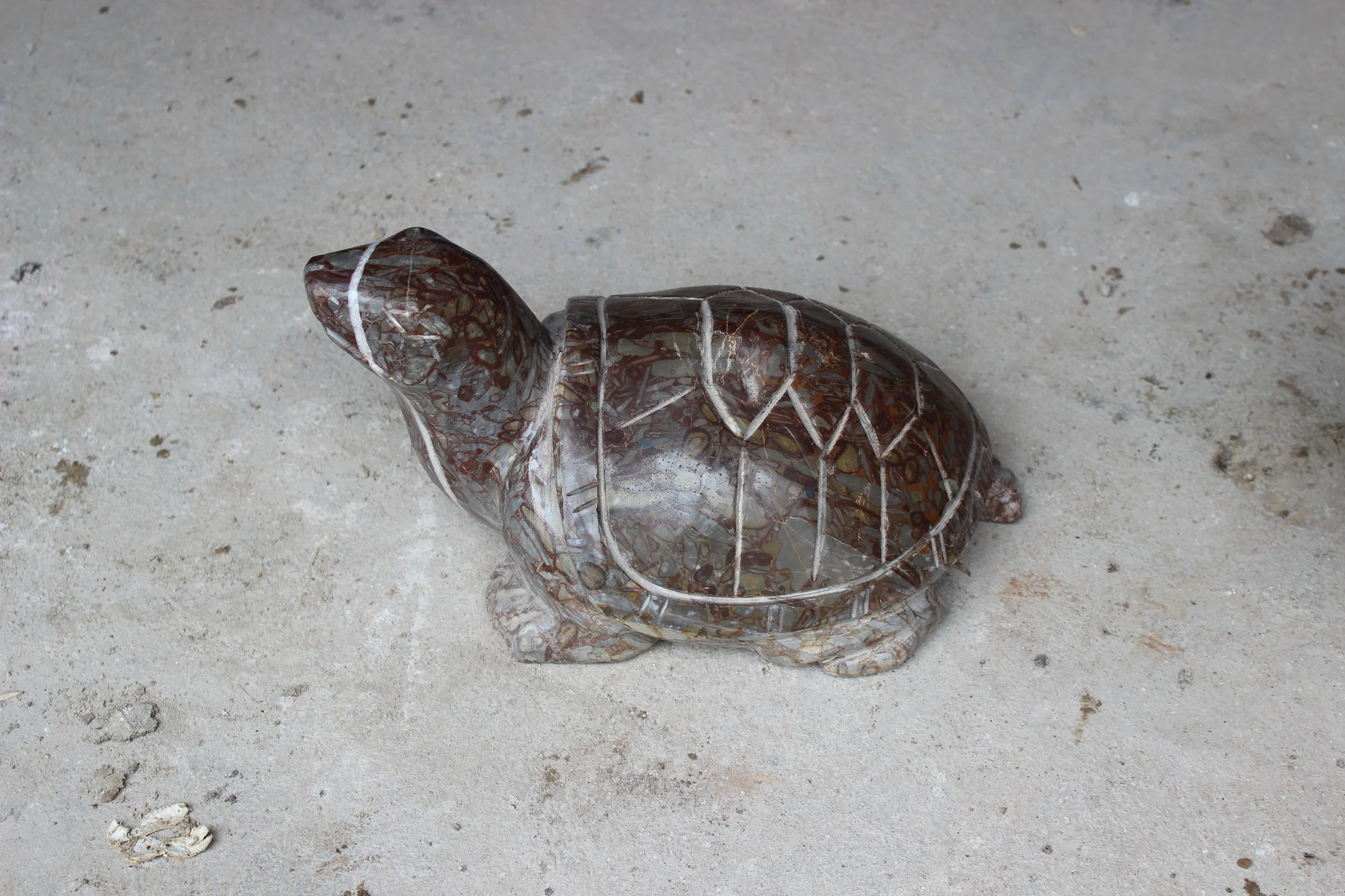 Natural Boulder Hand Carved Cobble Stone Turtle Animal Carving for Garden Yard Lawn Decor