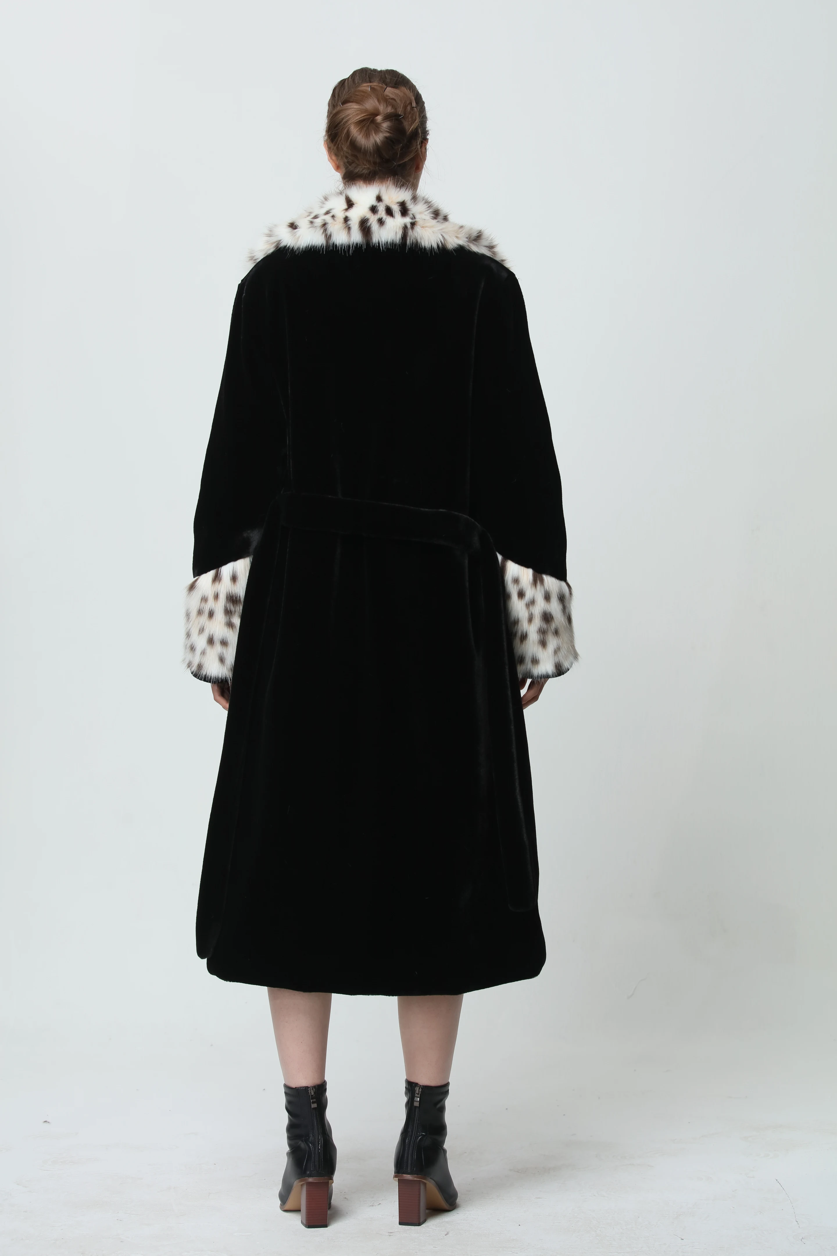 Timeless Featuring Lynx fur Collar Cuff Black Mink Fur Rope Luxurious Ladies Long Winter Fur Coat