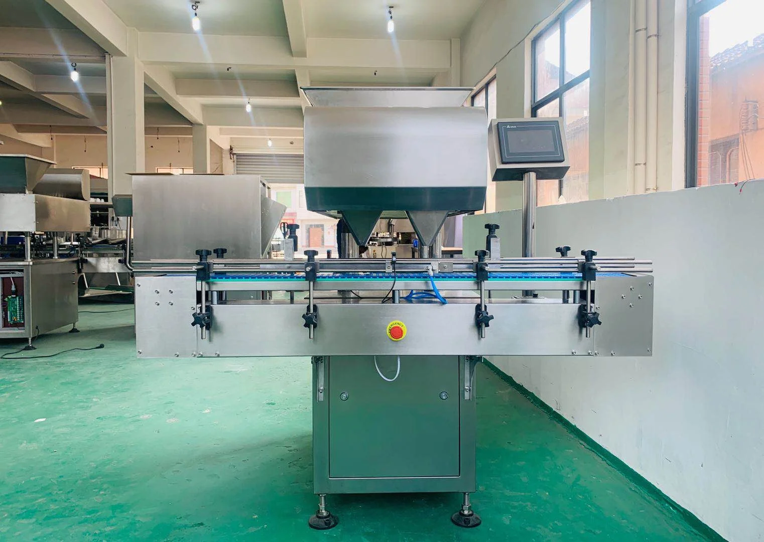 China full semi automatic electronic tablet capsule candy chewing gum counting machine