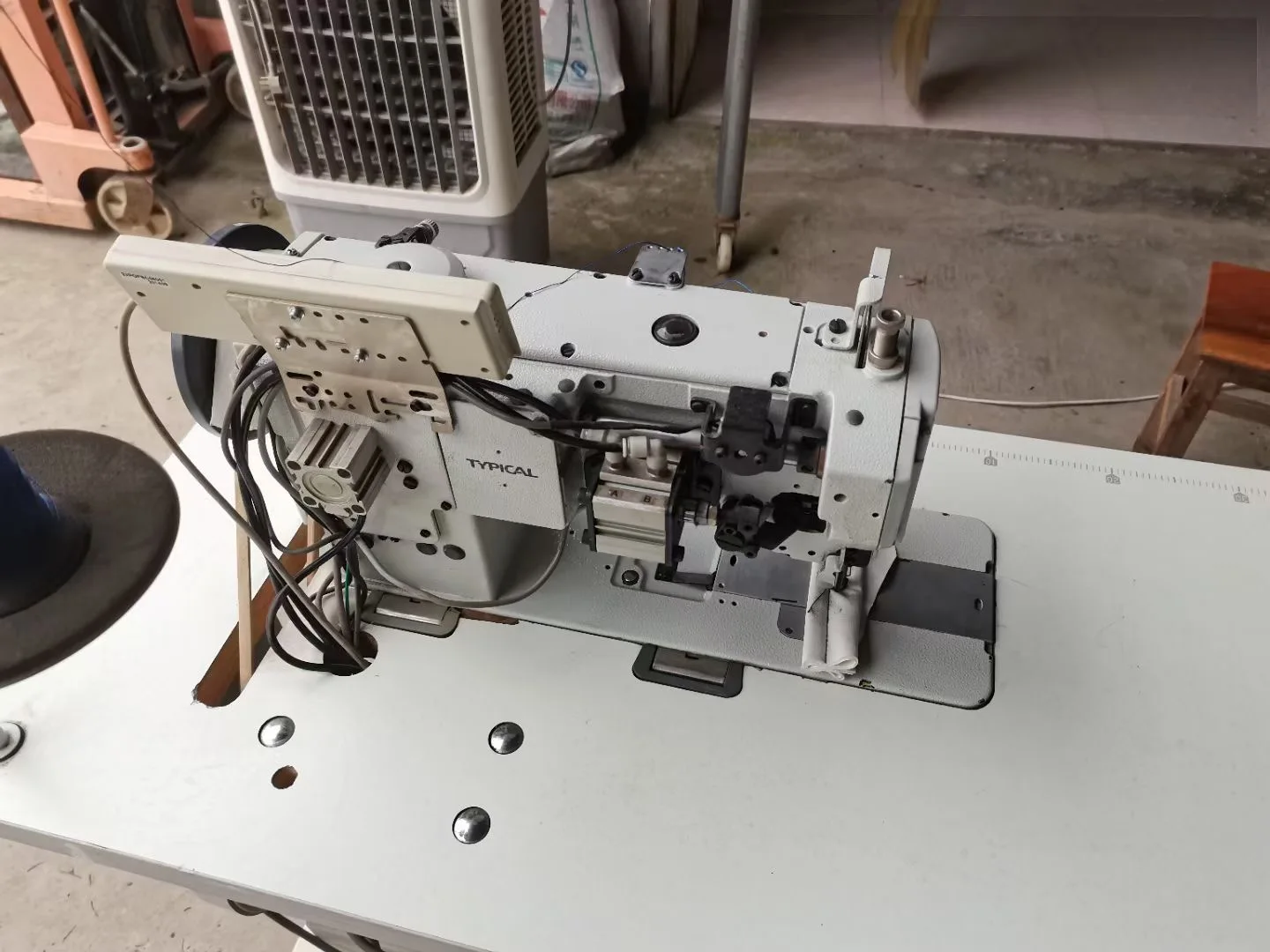 Second Hand Typical 20665 Direct Drive Single Needle Sewing Machine Three Synchronization Computer Sewing Car Leather Seat