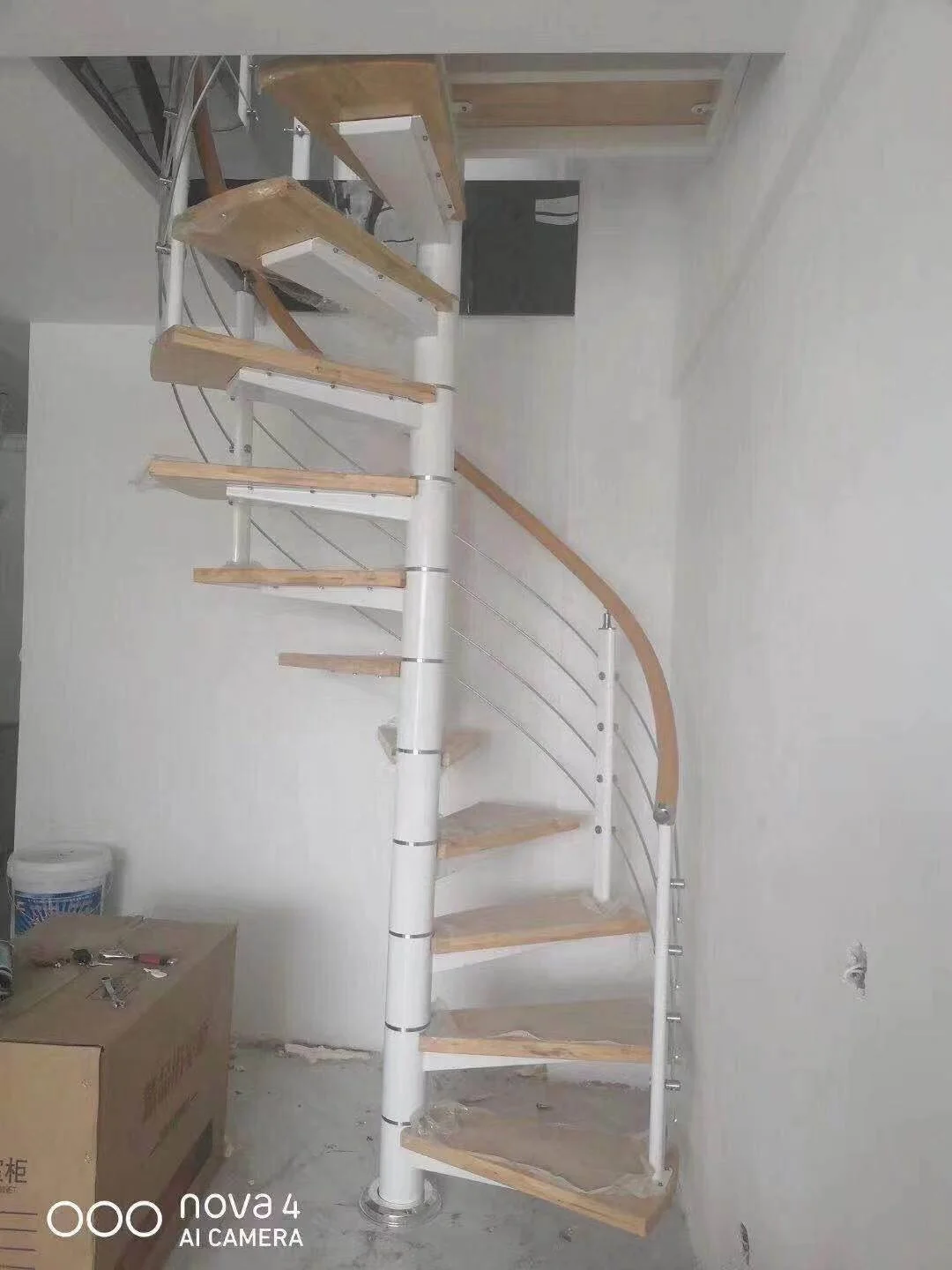Modern iron spiral stairs and curved shape steel bar spiral staircase design
