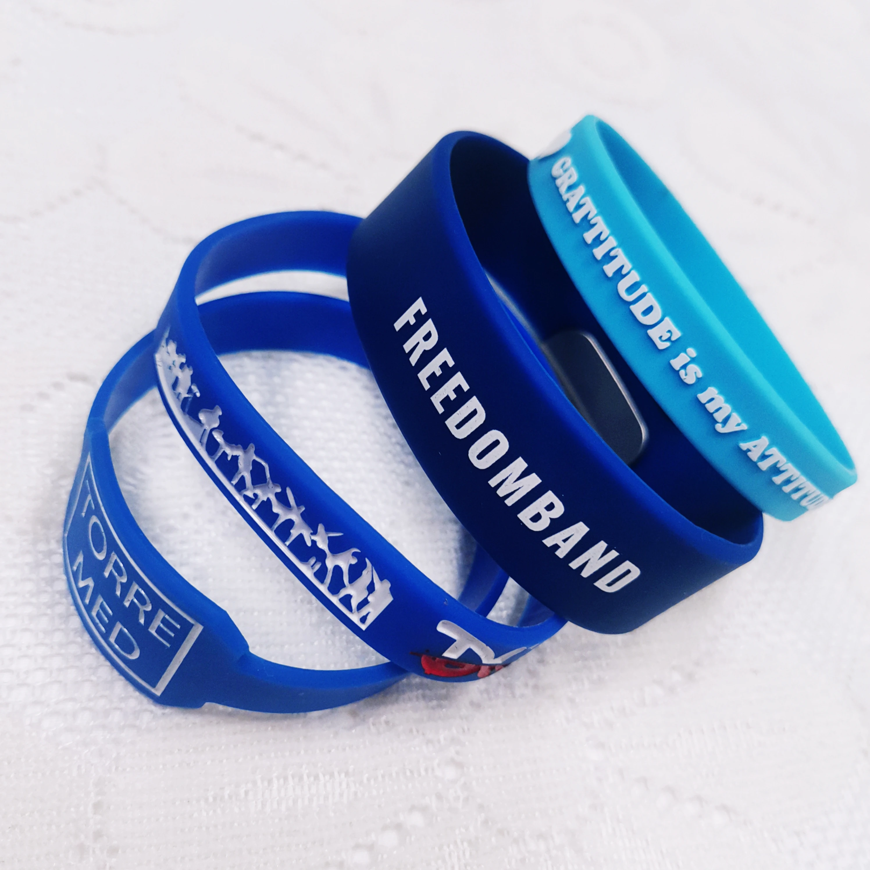 Pinsback Customized Logo slogan Personalized Luminous Silicone Basketball Sports Silicone wristbands with animal cartoon custom