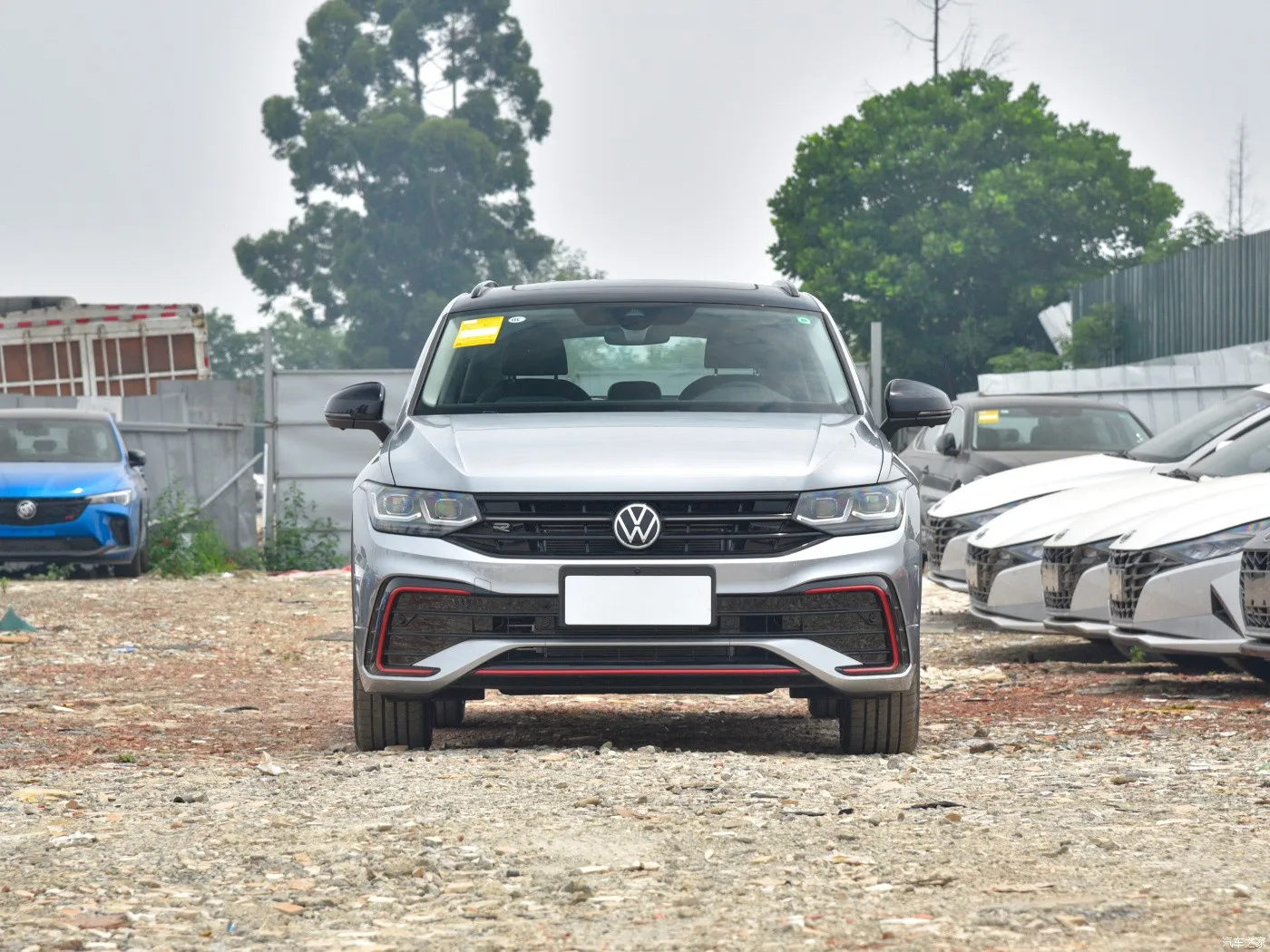Бензиновый автомобиль VOLKSWAGEN TIGUAN X 2023 в наличии модель 380T 4wd флагманская версия популярная машина для продажи