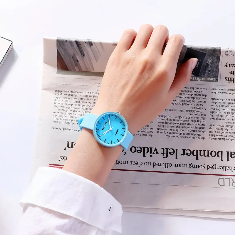 Cute female silicone kid hand watch similar to GENEVA watch for women