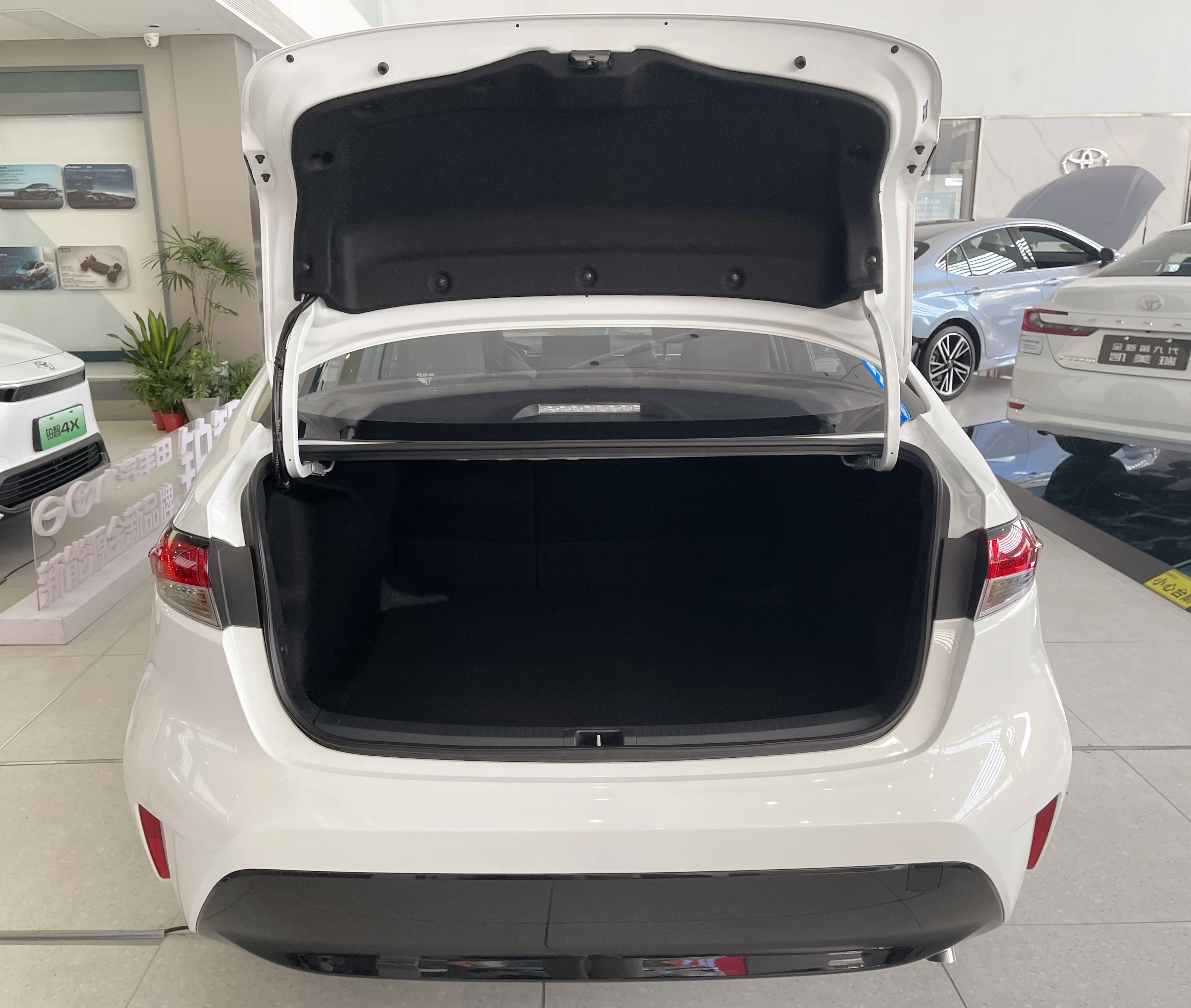 2024 New TOYOTA LEVIN 1.2T 185T CVT High Speed Sport Petrol LHD Automobile 0KM Used Car for TOYOTA LEVIN