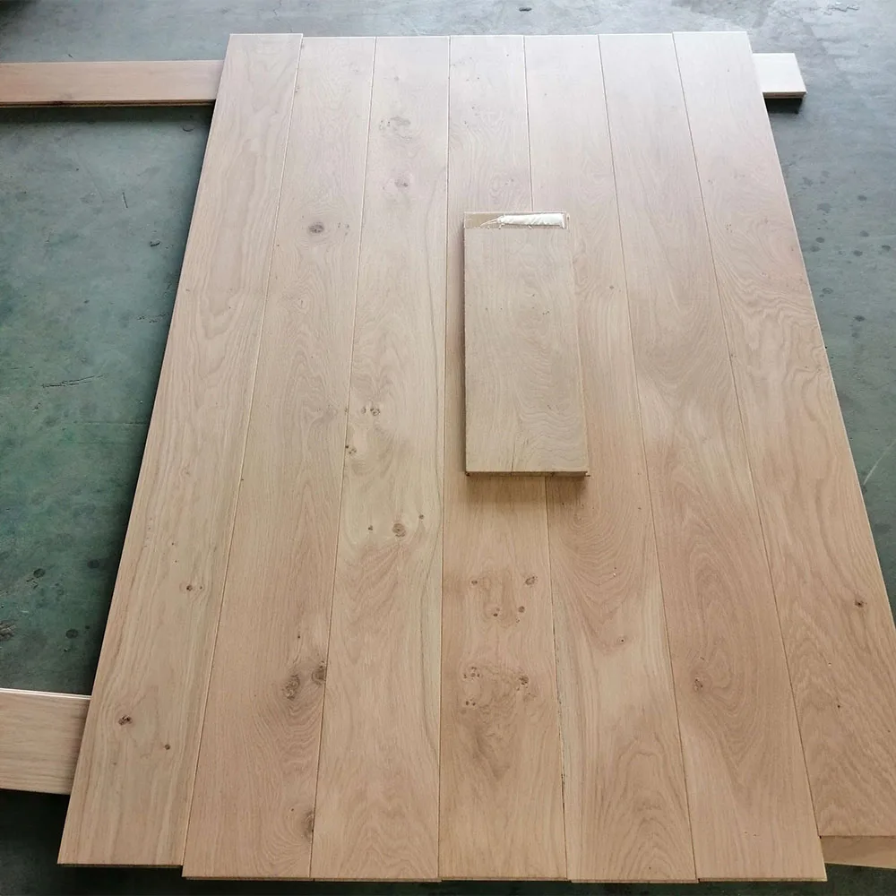 
Long And Wide Invisible Lacquered Solid Oak Wood Floor 