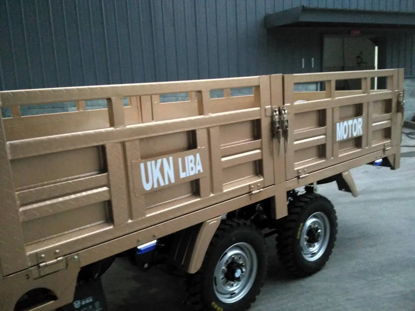 300CC double axle heavy load cargo tricycle/three wheel motorcycle