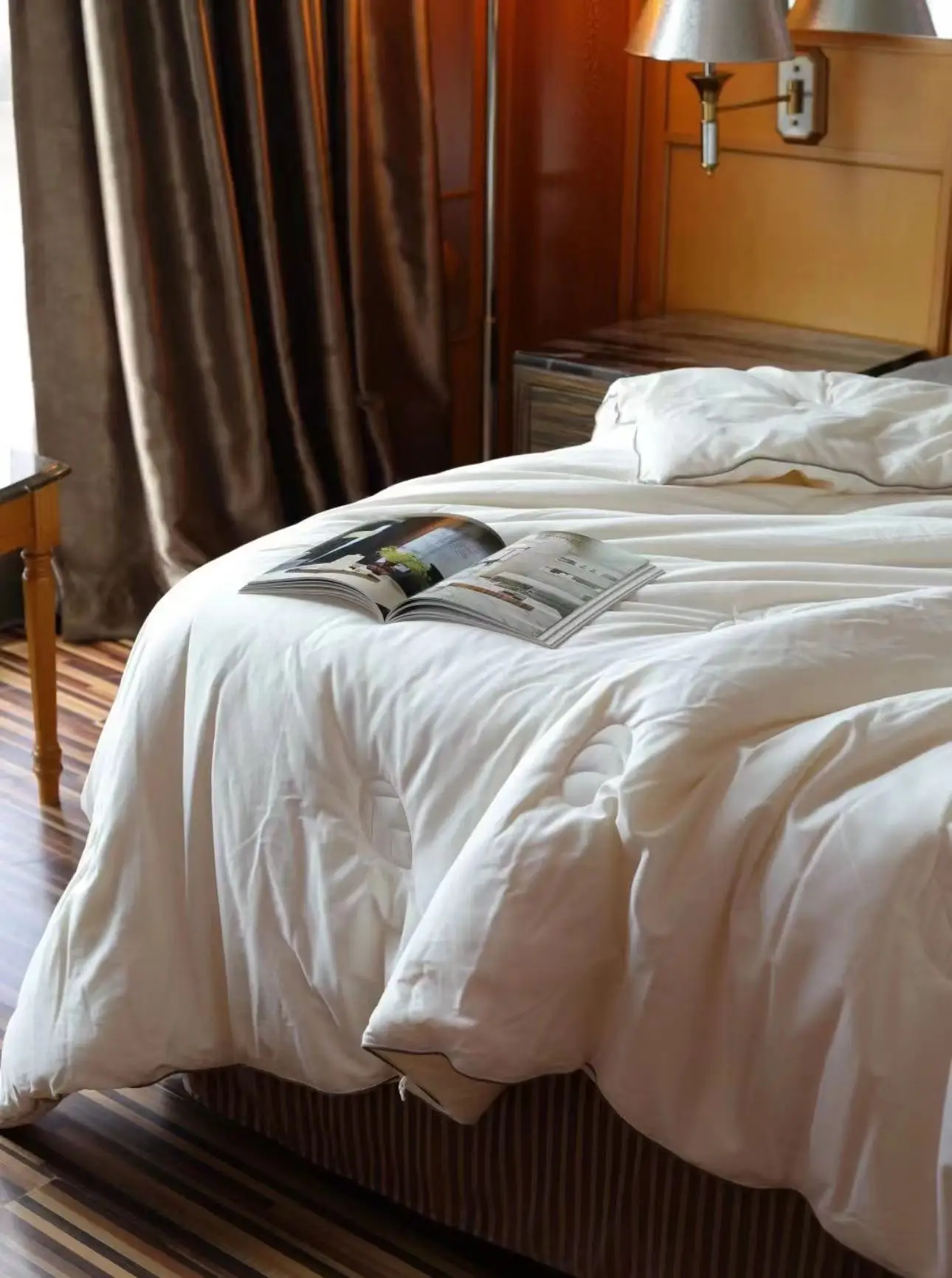 High-grade Pure Cotton Silk Is Double Palace Cocoon Long Silk Silkworm Silk Is Cool in Summer and Thickened in Autumn Quilt