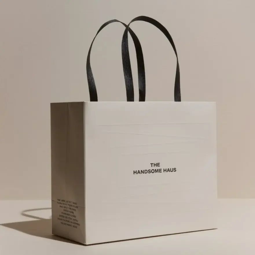 Wholesale Customized Paper Bag for Shopping Luxury White Paper Promotion Luxury Shopping Paper Bag With Custom Logo