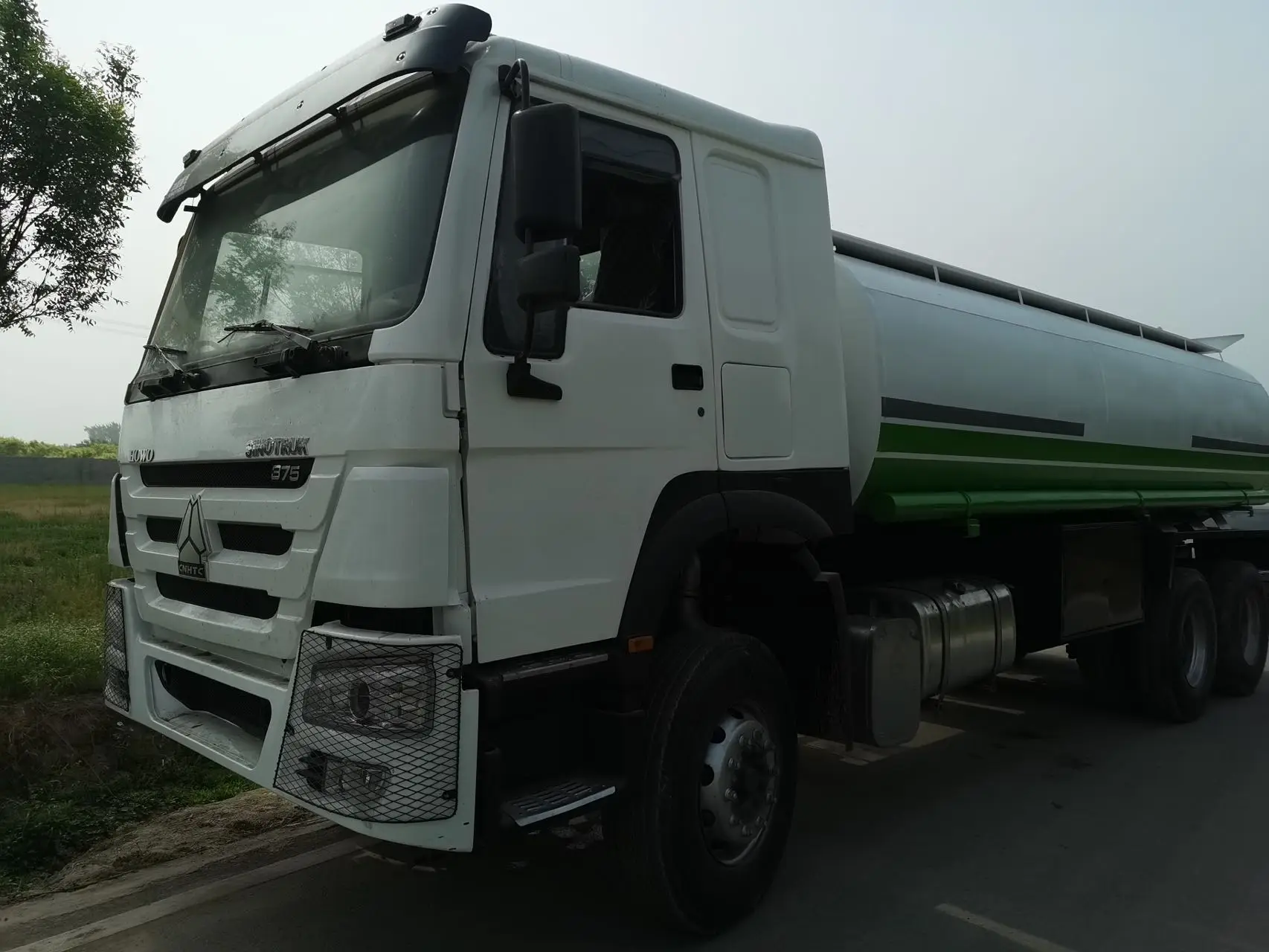 good price Cheap Sinotruck Howo 6x4 10Wheels 25000 Liter Used Water Tank Truck to Dar es Salaam