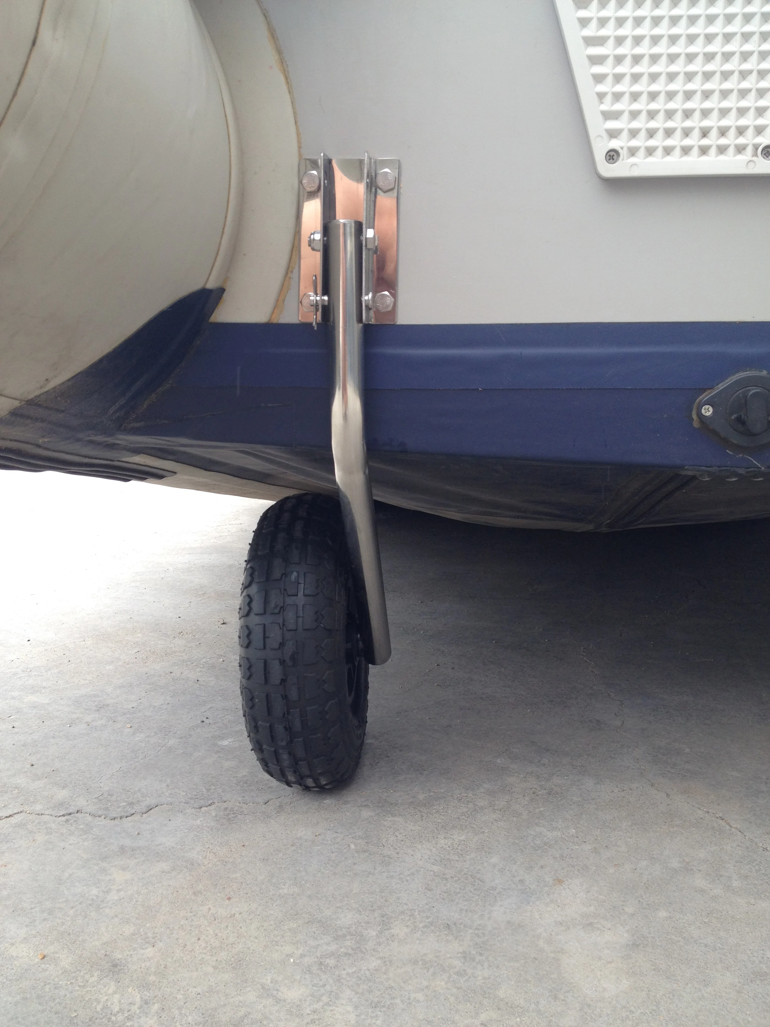 The Best and Simple Style Inflatable Wheel Rubber Tyre Stainless Steel Shelf Material