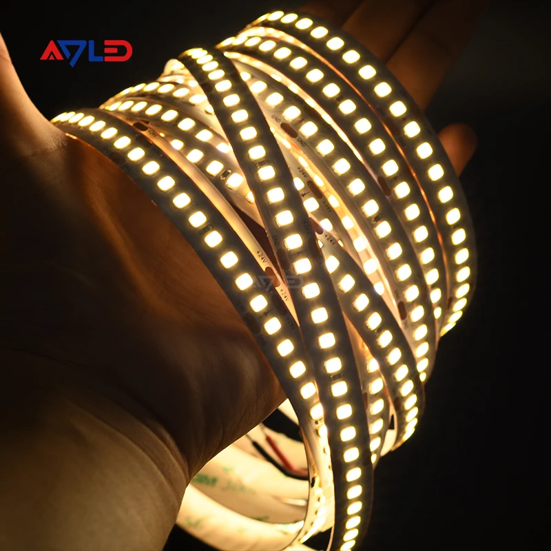 Высокая эффективность света Светодиодная лента 2835 патч 200lm/W супер яркий 180D/m DC24V Гибкая высокая цветопередача