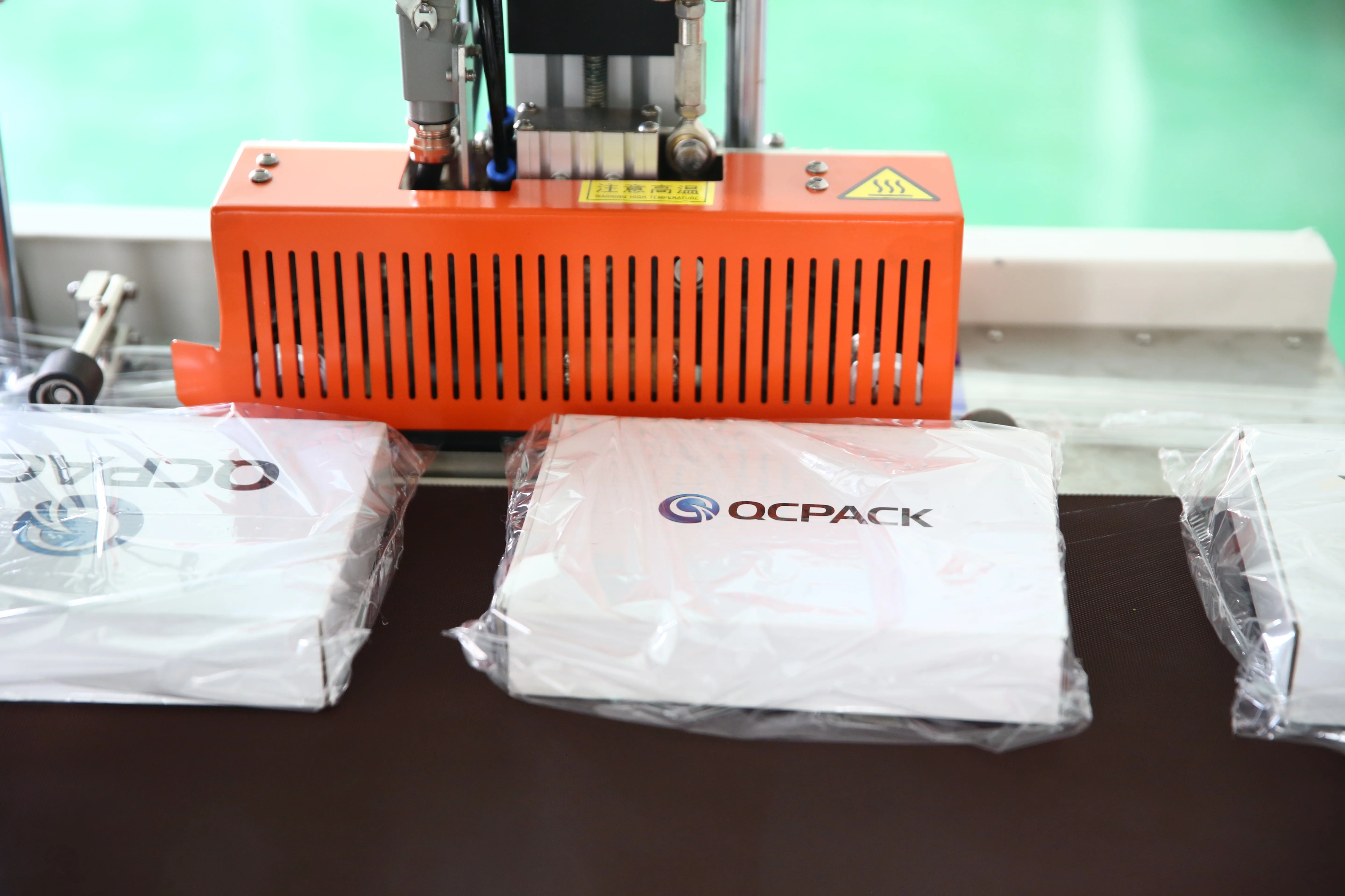 
Pof Film Sealing Mobile Phone Box Shrink Wrapping Machine 