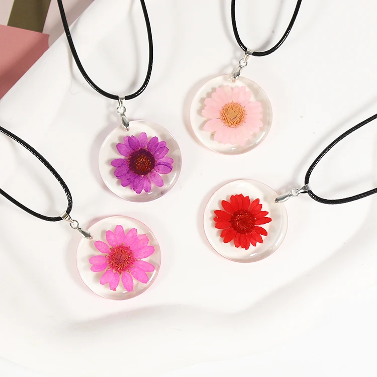 Hot Selling Transparent Colorful Daisy Fashion Dried Flower Pendant Round Real Flower Jewelry Resin Flower Necklace