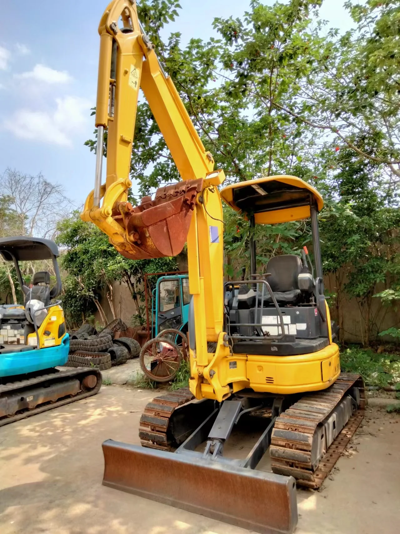 mini digger Buy sell door walking pc30 backhoe excavator 3 ton old sale excav machine price cheap smallest mini tractor