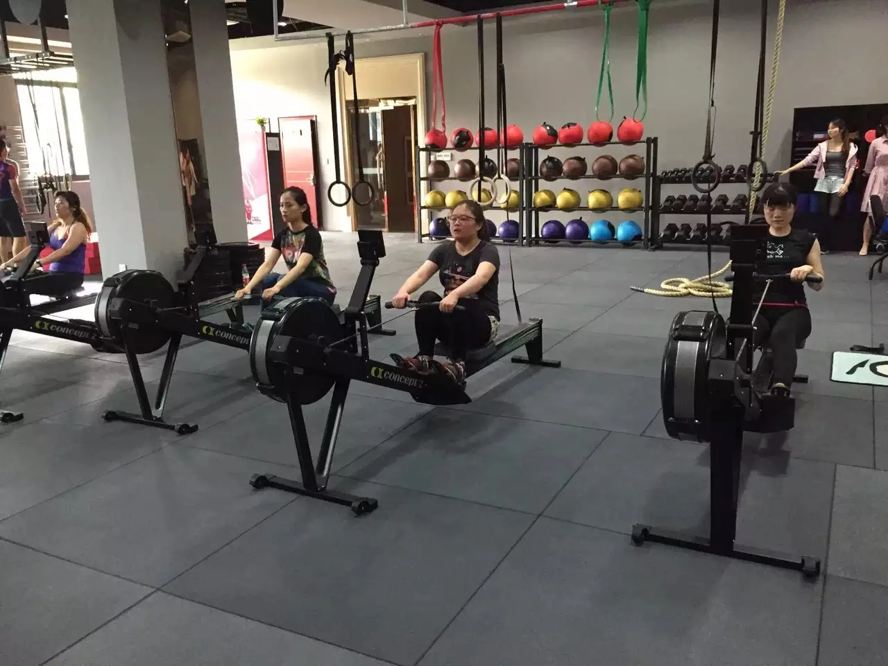 Эластичная резиновая напольная плитка для тяжелой атлетики, резиновый напольный коврик для тренажерного зала с гранулами EPDM