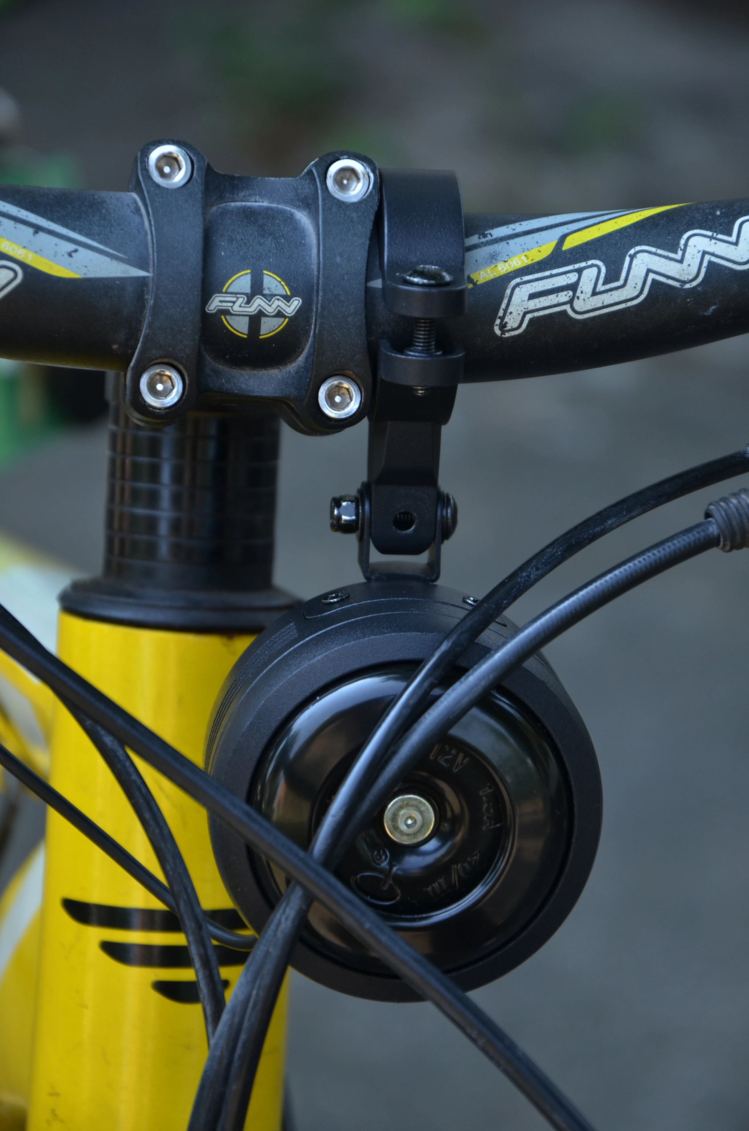 
Super loud Electric horn Suitable for all type of electric scooters / Bicycle / E-bike 