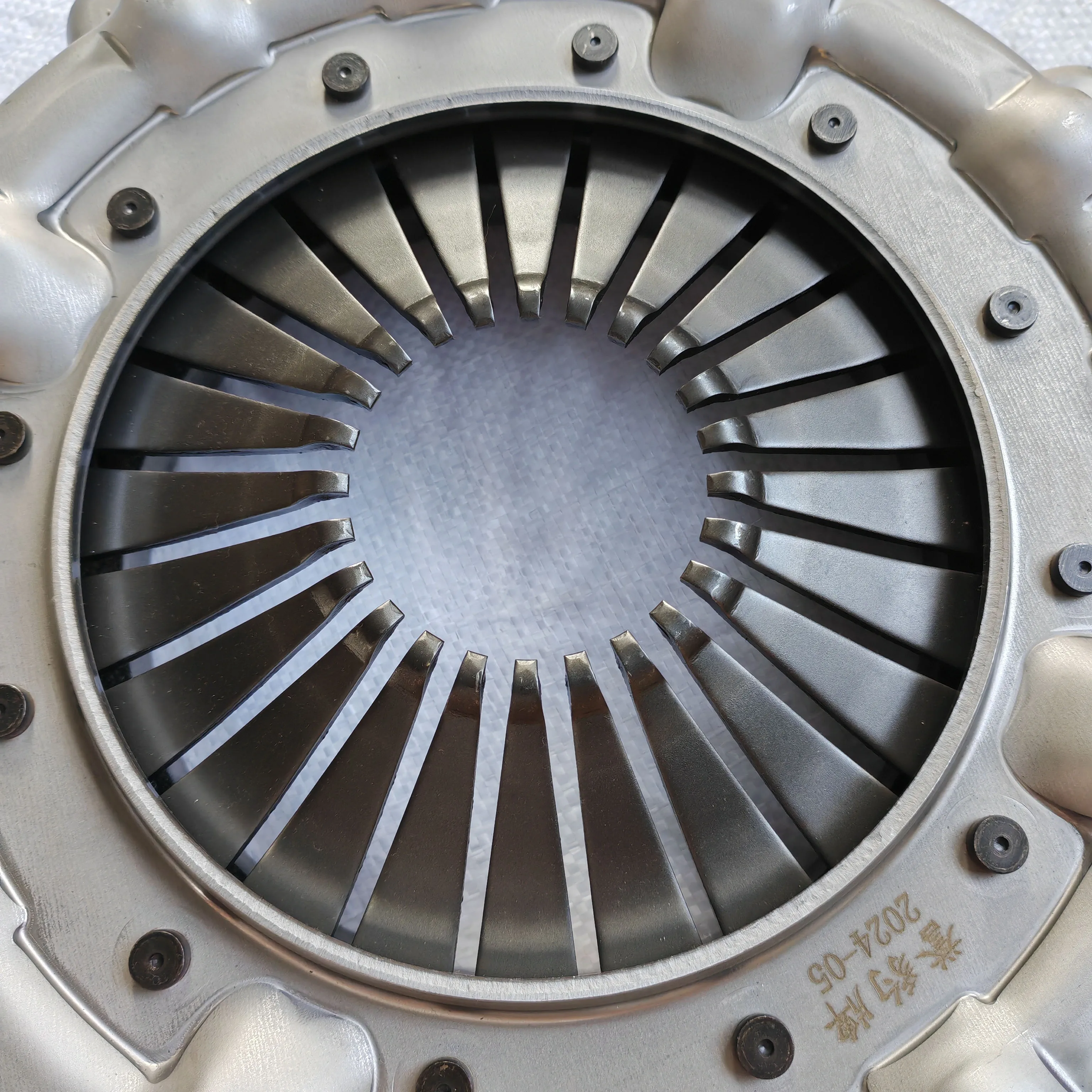 Spare parts YC4D120-21 diesel engine Clutch cover and pressure plate assembly D32-1600750