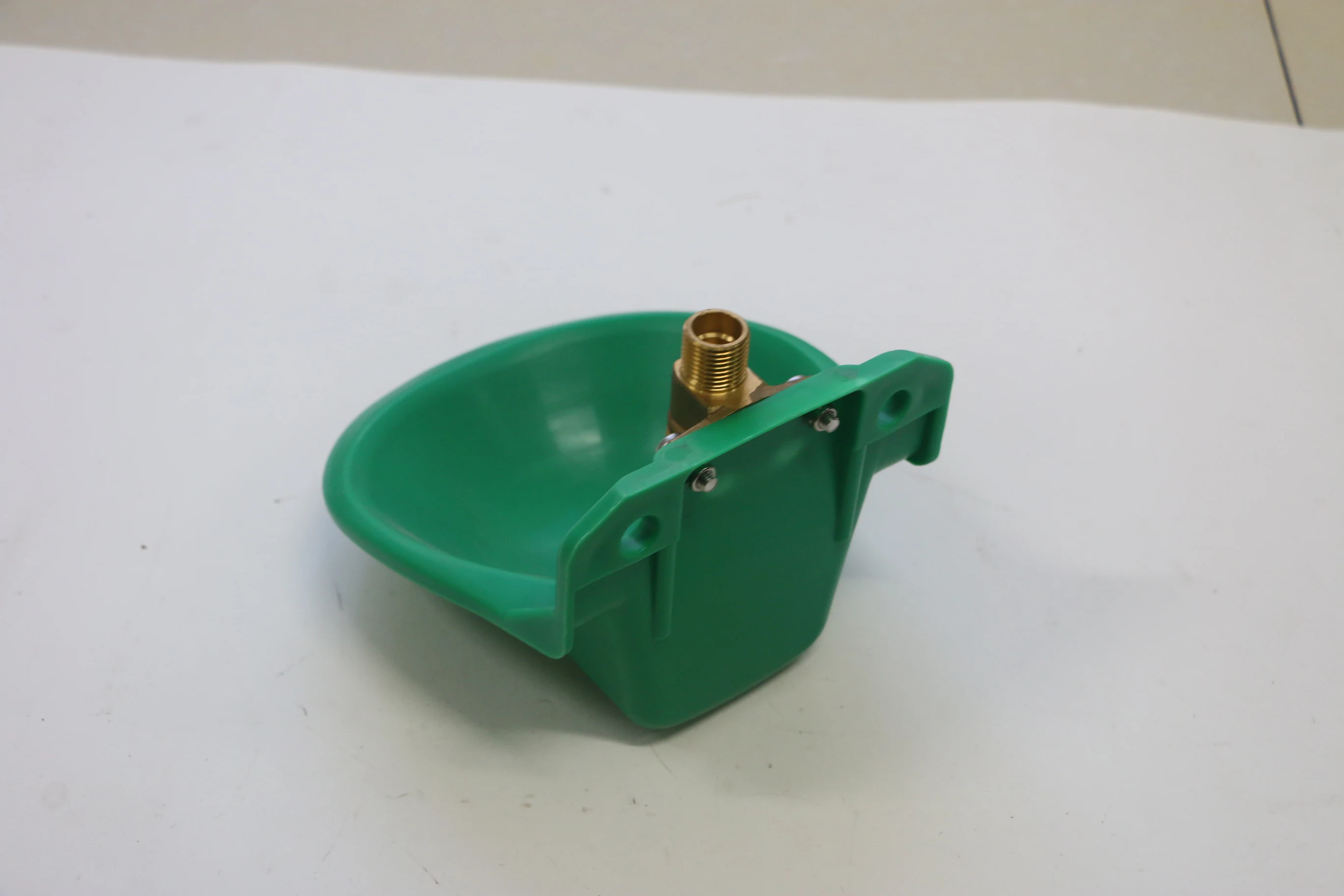 Manufacturers produce best-selling Cattle Water Trough Drinking Bowl Livestock Water Feeders