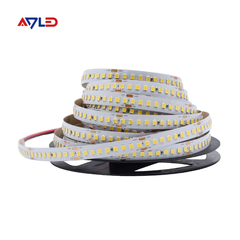 Высокая эффективность света Светодиодная лента 2835 патч 200lm/W супер яркий 180D/m DC24V Гибкая высокая цветопередача