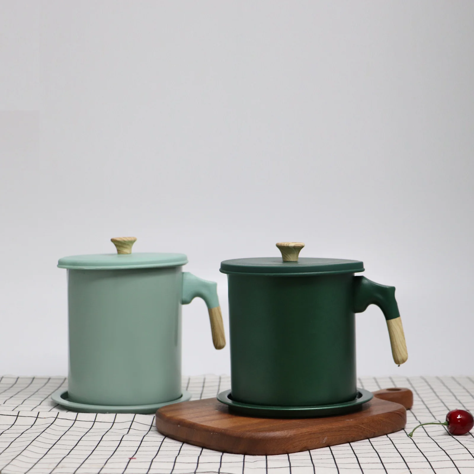 Bacon Grease Container Thick Iron Oil Filter Pot Rust-Proof Oil Storage Container For Kitchen (1.4L/1.7L) Grease Can