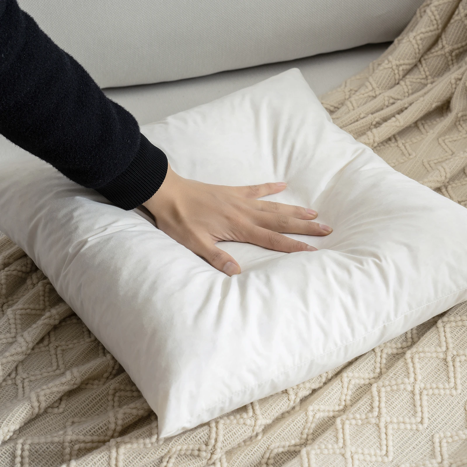 High Quality White Goose Duck Feather Down Pillow Home Decorative Square Throw Pillow Insert for Sofa Bed Car Living Room