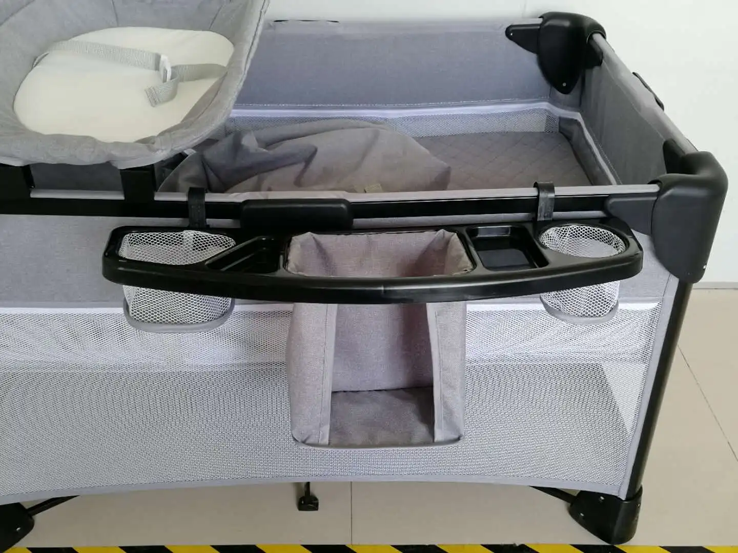 
one-hand folding and unfolding baby playpen play yard 