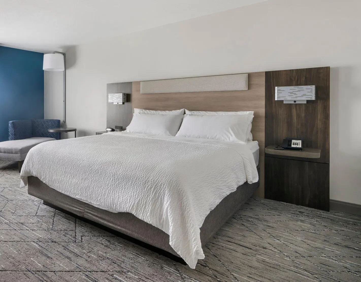 Modern  Solid Wood Bedroom Set for Hotels Living Rooms Holiday Inn Express Hotel Furniture Star Hotel Set