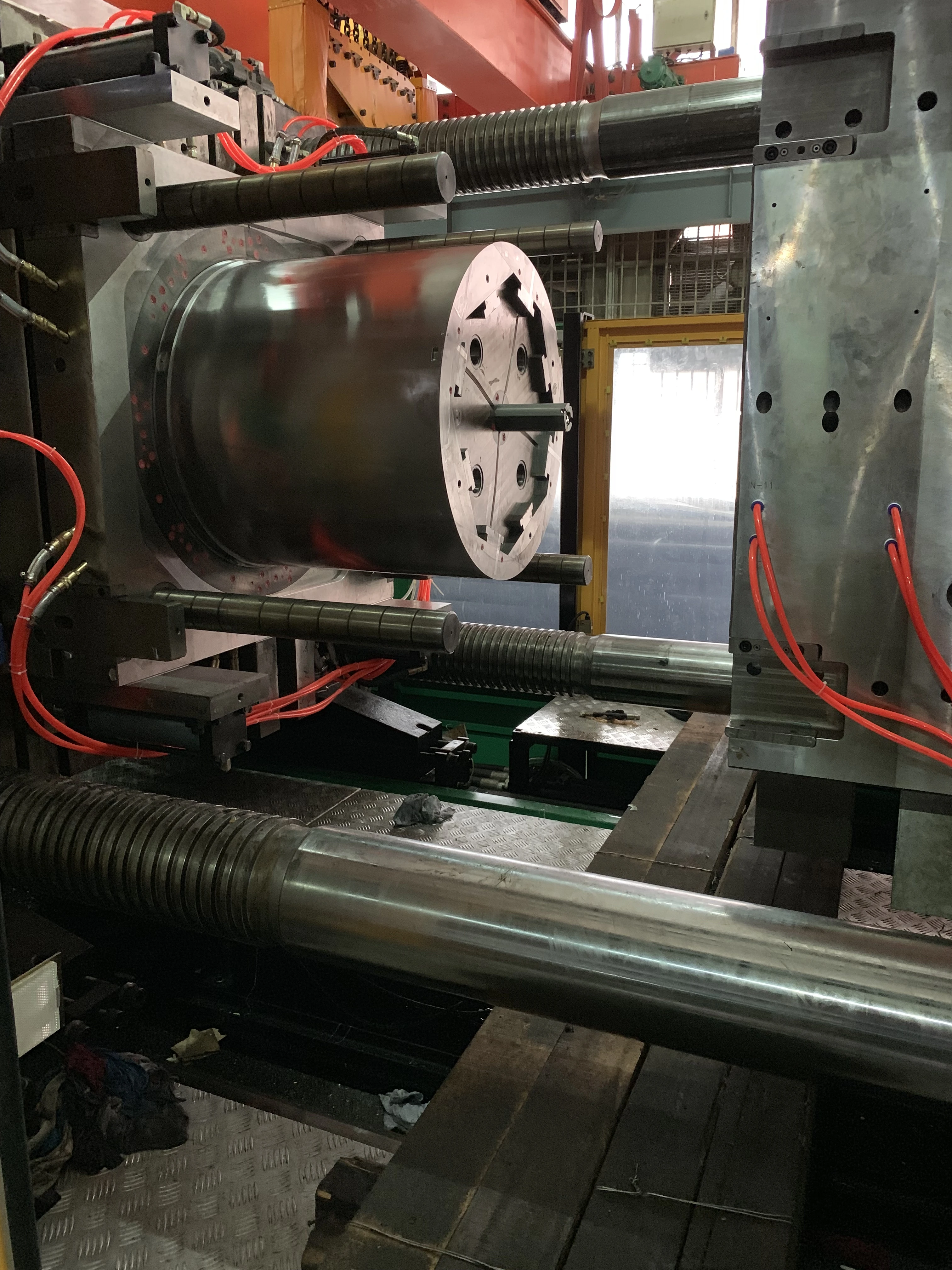 Guangdong Injection Mould Molds For Plastic Covers Cell Injection Mould Making