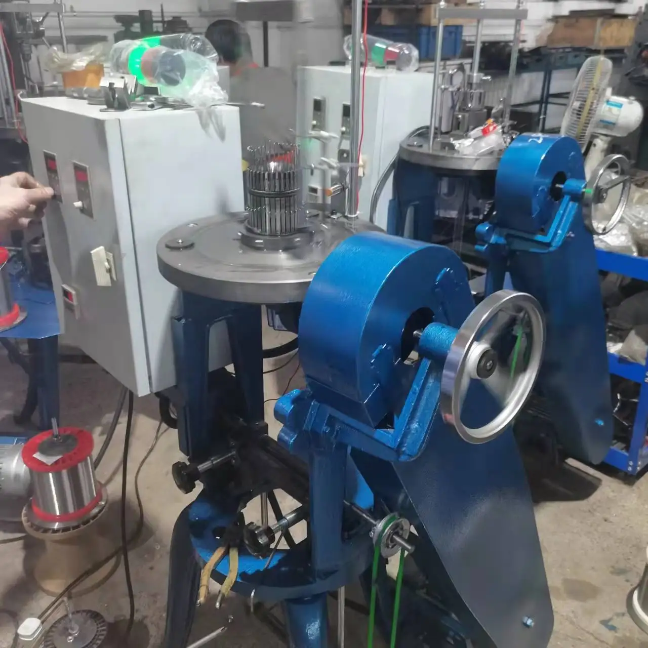 Crochet knitting machine single feed circular weft knitting machine