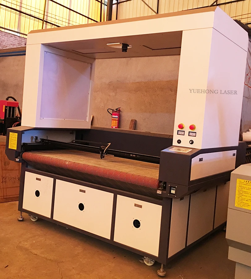 Embroidery Badges Textile Fabric Cloth Label YH1810 Vision CCD Laser Cutting Machine Price For Sale